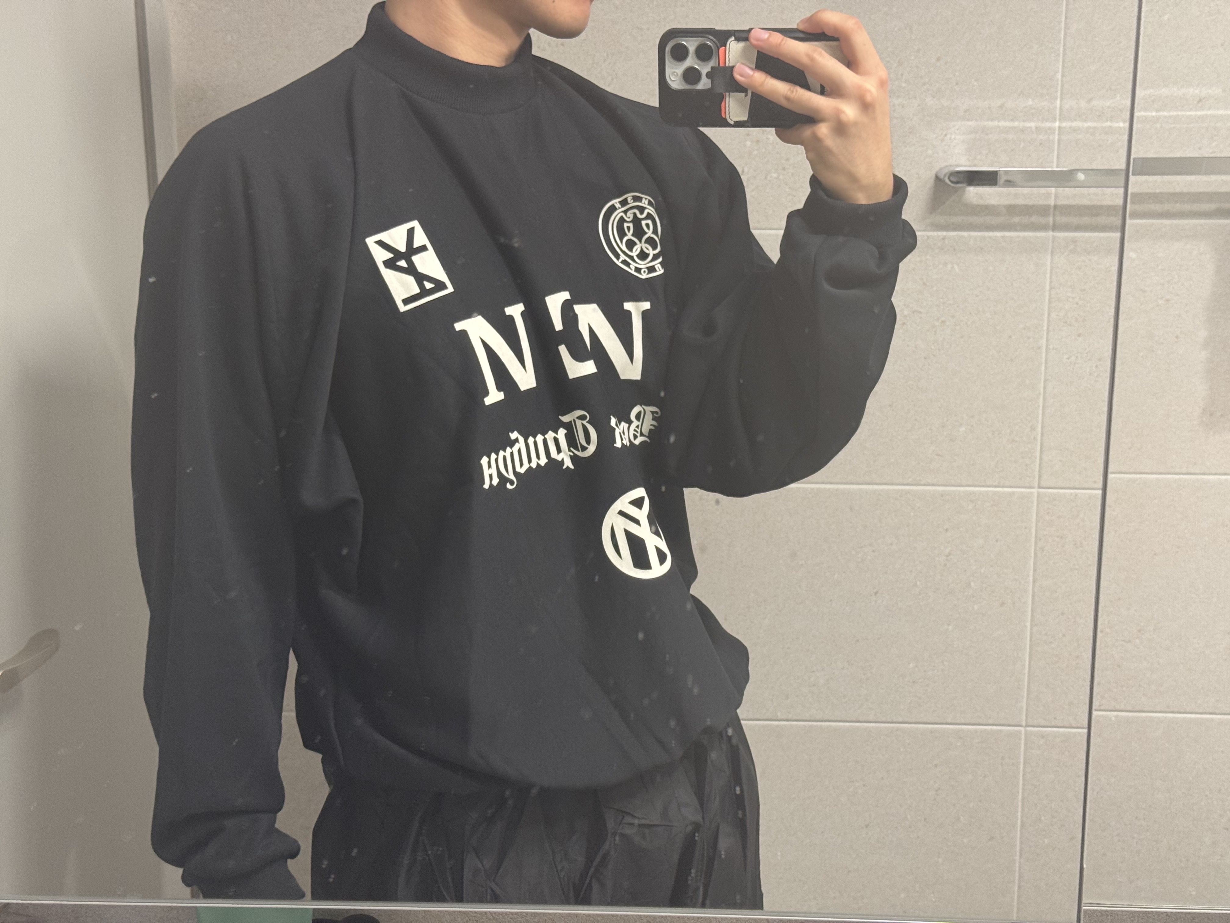 Yeezy SS-01 Black 착용 스타일 - 2