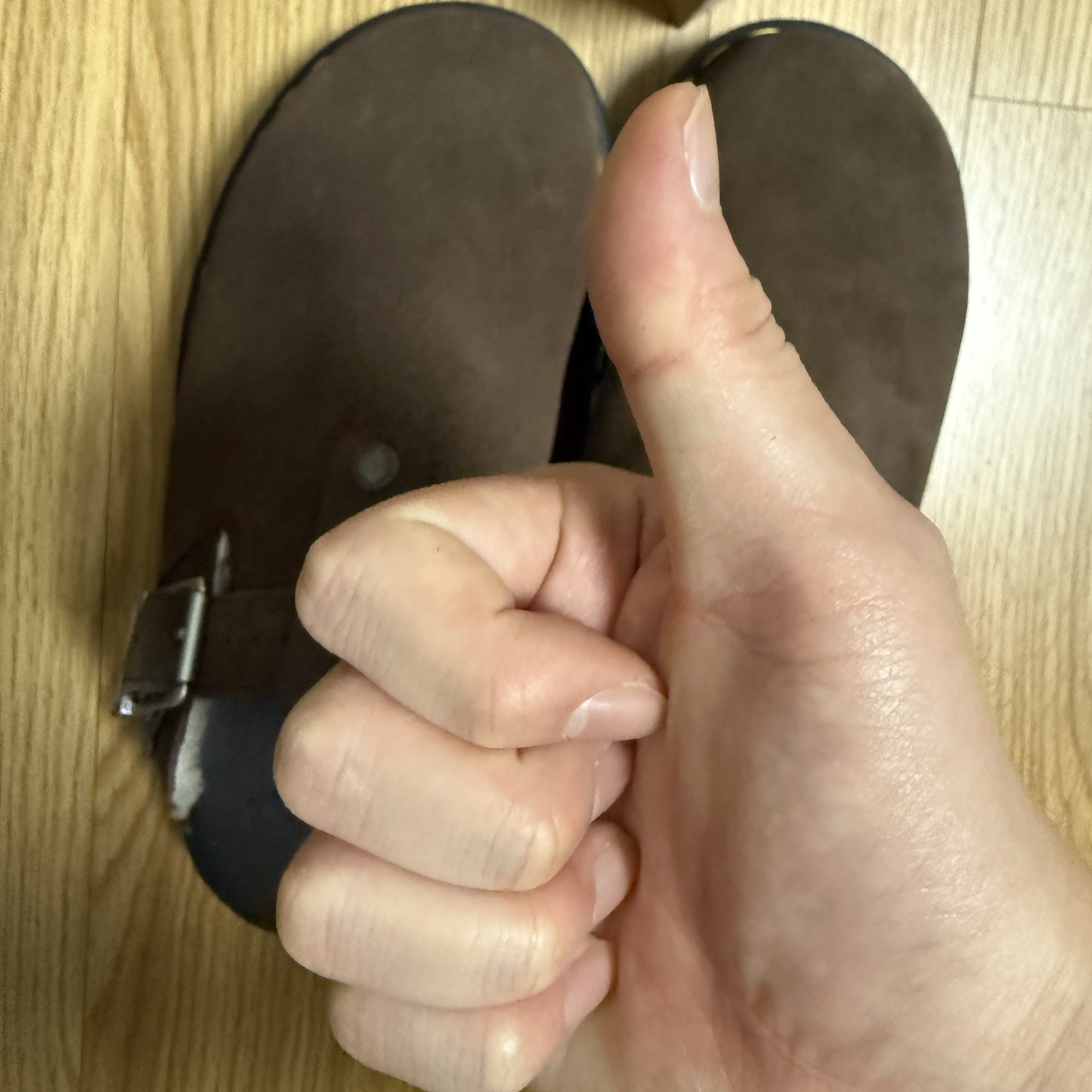 Dr. Martens Zebzag Suede Slingback Platform Mule Dark Brown - 24FW 착용 스타일 - 4