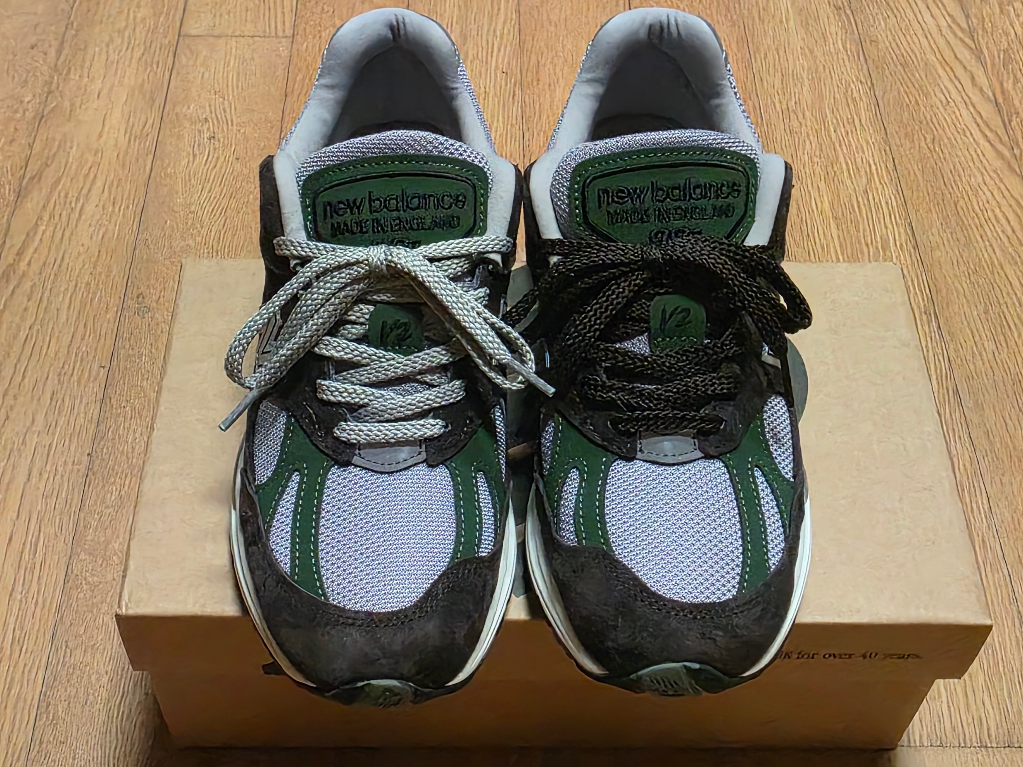 New Balance 991v2 Made in UK Licorice Douglas Fir 착용 스타일 - 2