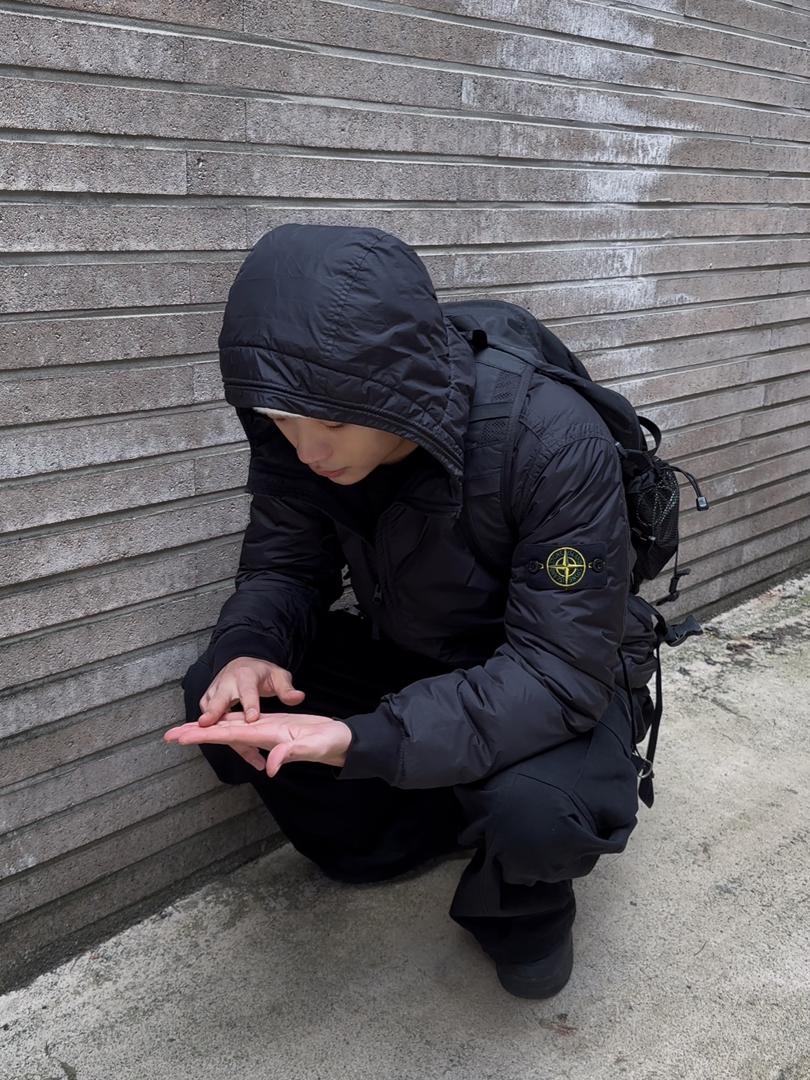 Stone Island 40823 Garment Dyed Crinkle Reps Recycled Nylon with Primaloft TC Jacket Black - 23FW 착용 스타일 - 2
