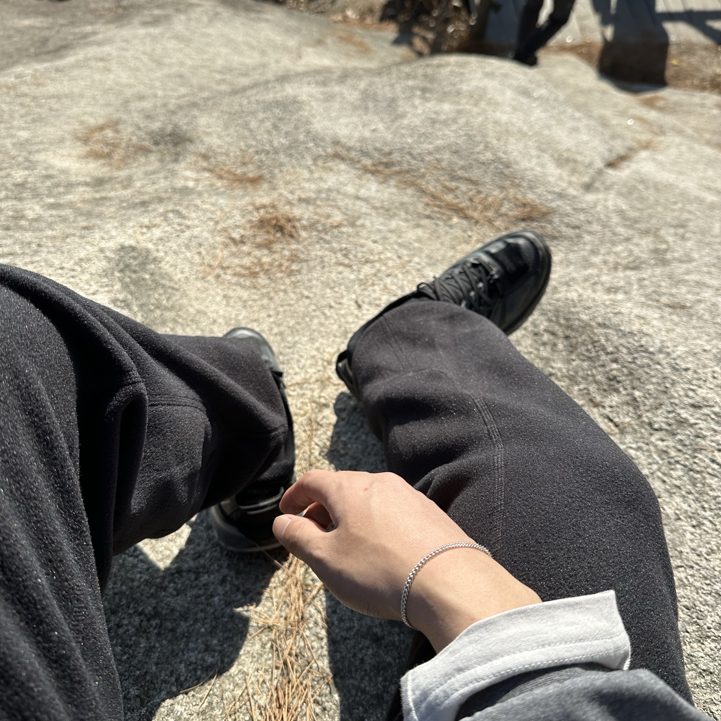 Nike ACG Wolf Tree Trousers Black Anthracite - Asia, Hoka Mafate Speed 2 Black Castlerock 착용 스타일 - 1