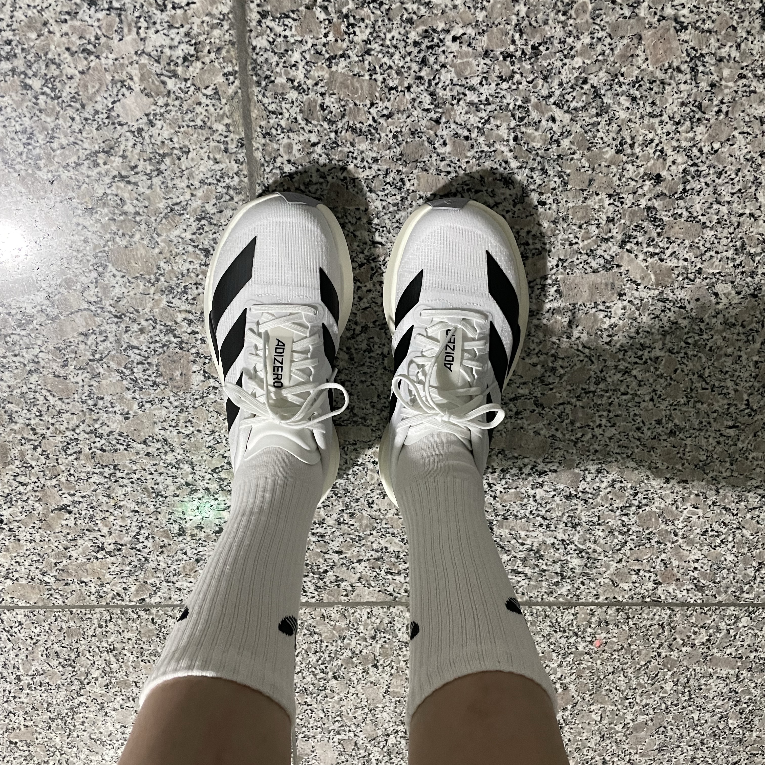 (W) Adidas Adizero EVO SL Cloud White Core Black, Adidas Cushioned Crew Socks White Black (3 Pack) 착용 스타일