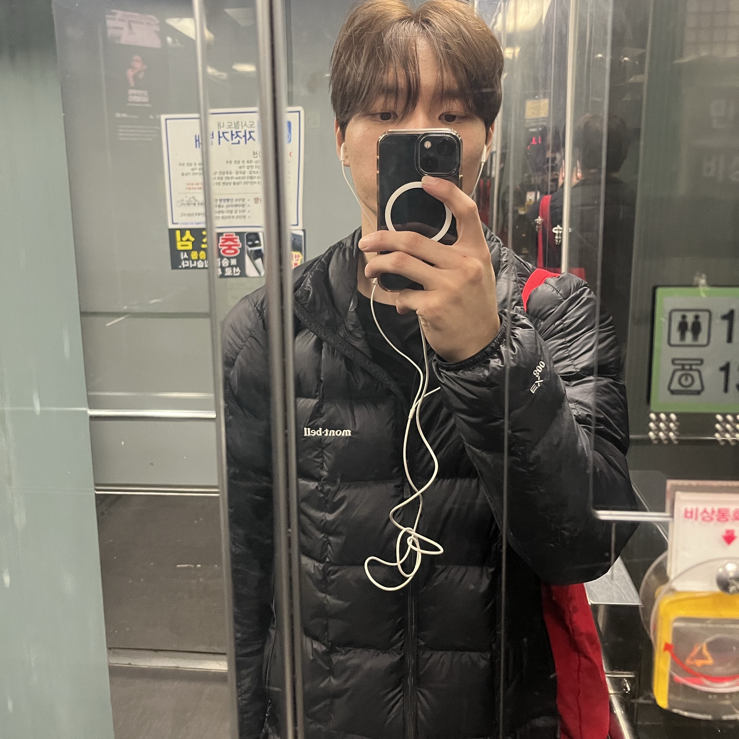 Montbell Superior Down Jacket Black 착용 스타일 - 3