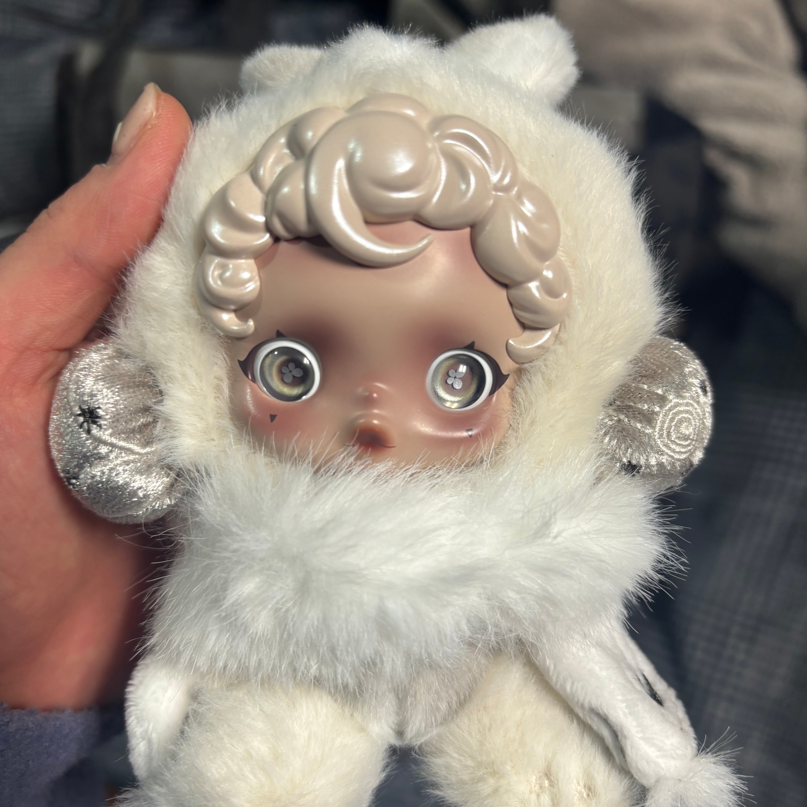 Pop Mart Skullpanda L’Impressionnisme Series Plush Doll Mist (Opened Case) 착용 스타일
