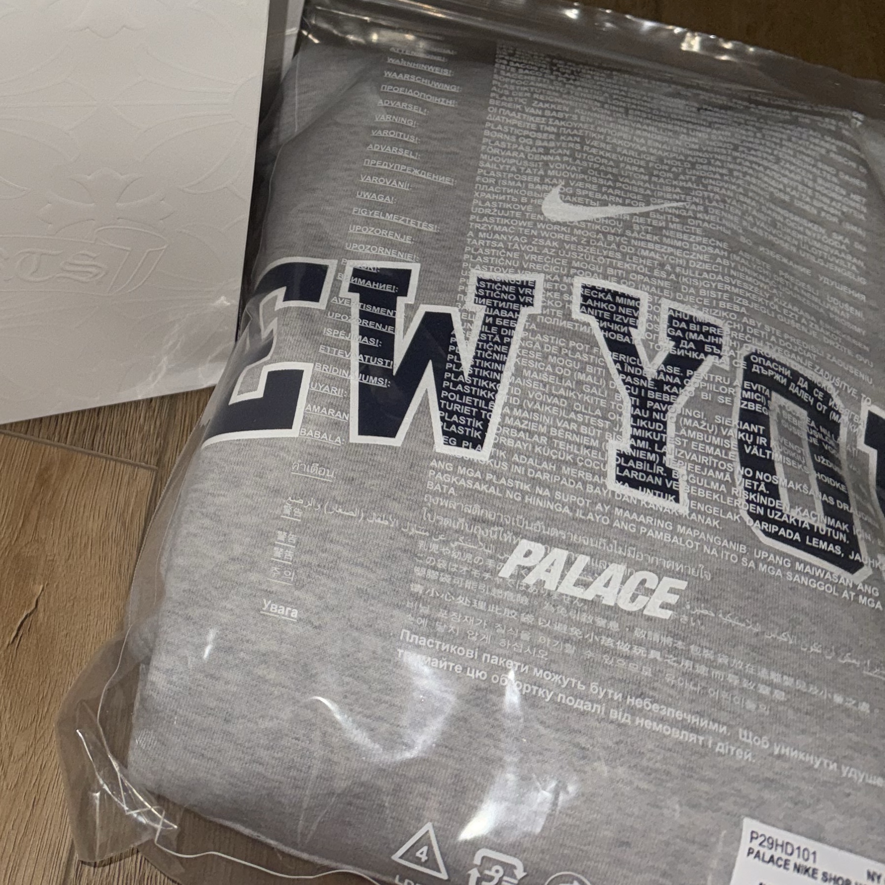Palace x Nike Shop Hood New York Grey Marl - 25FW 착용 스타일