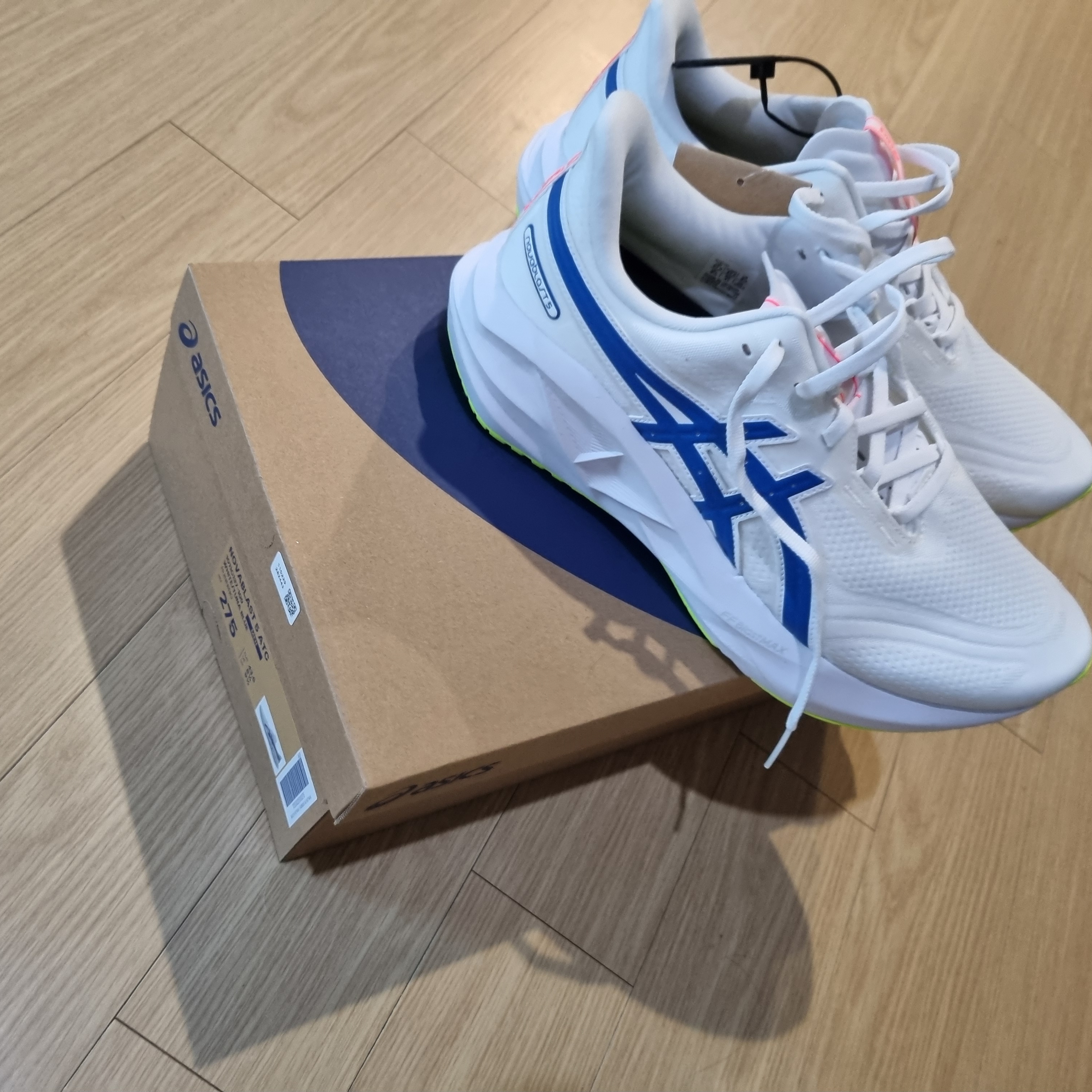 Asics Novablast 5 White Tuna Blue 착용 스타일