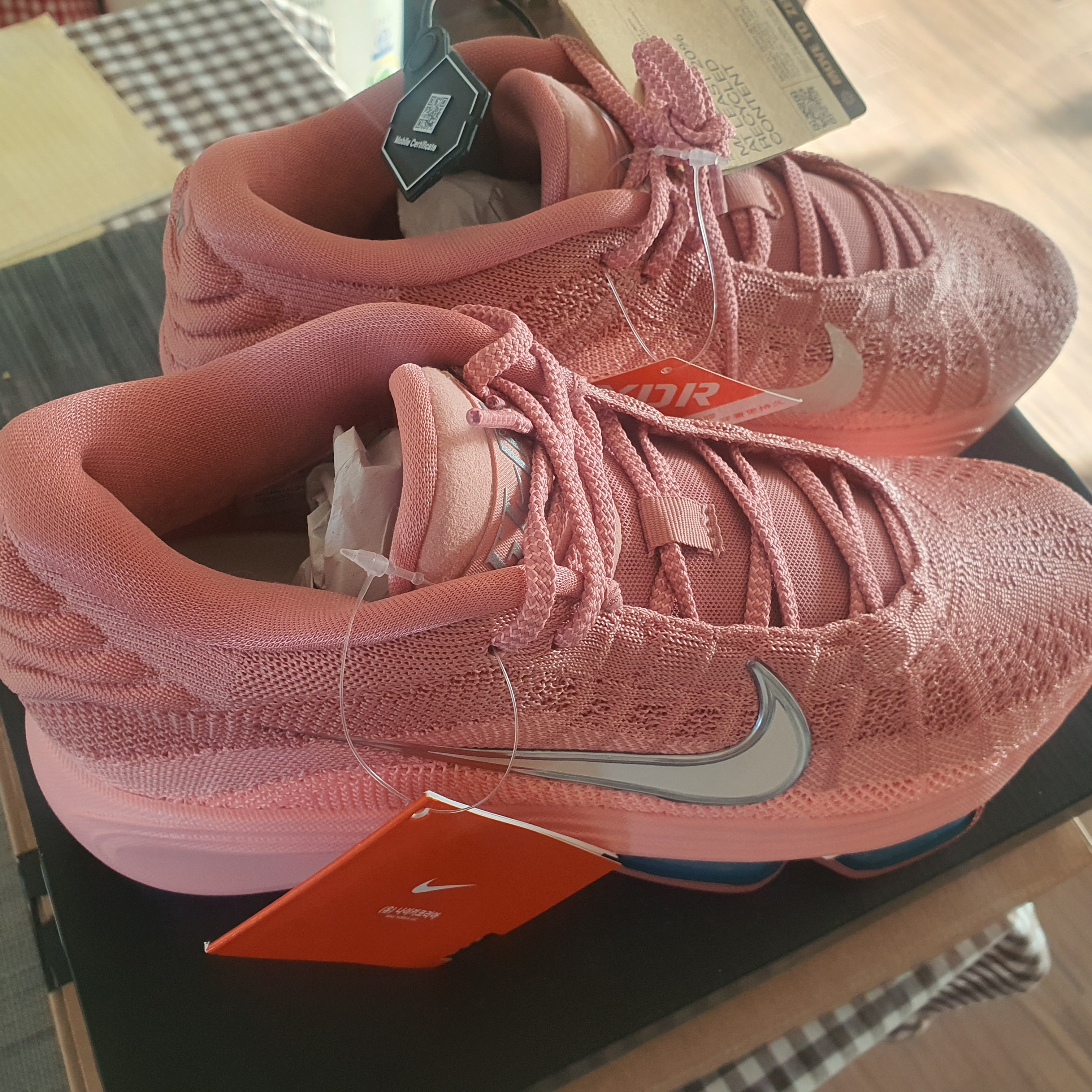 Nike Air Zoom G.T. Hustle 3 EP Red Stardust Pale Ivory 착용 스타일