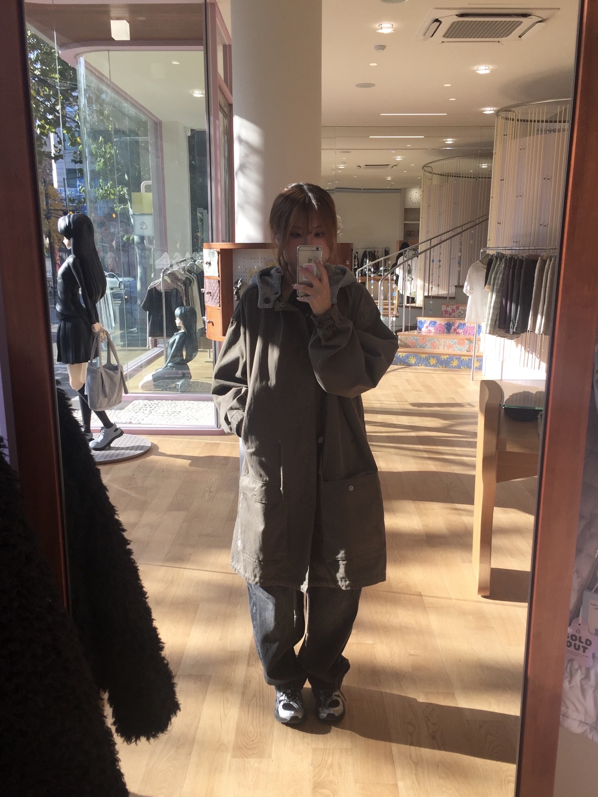 COYSEIO Washed Military Jacket Mud Khaki 착용 스타일 - 1