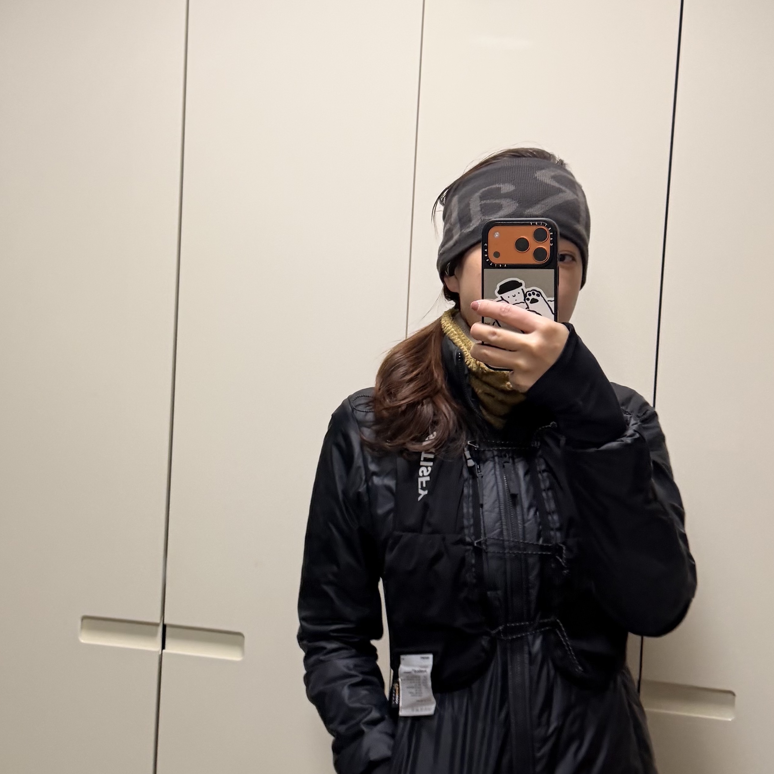 Rab Knit Logo Headband Anthracite 착용 스타일