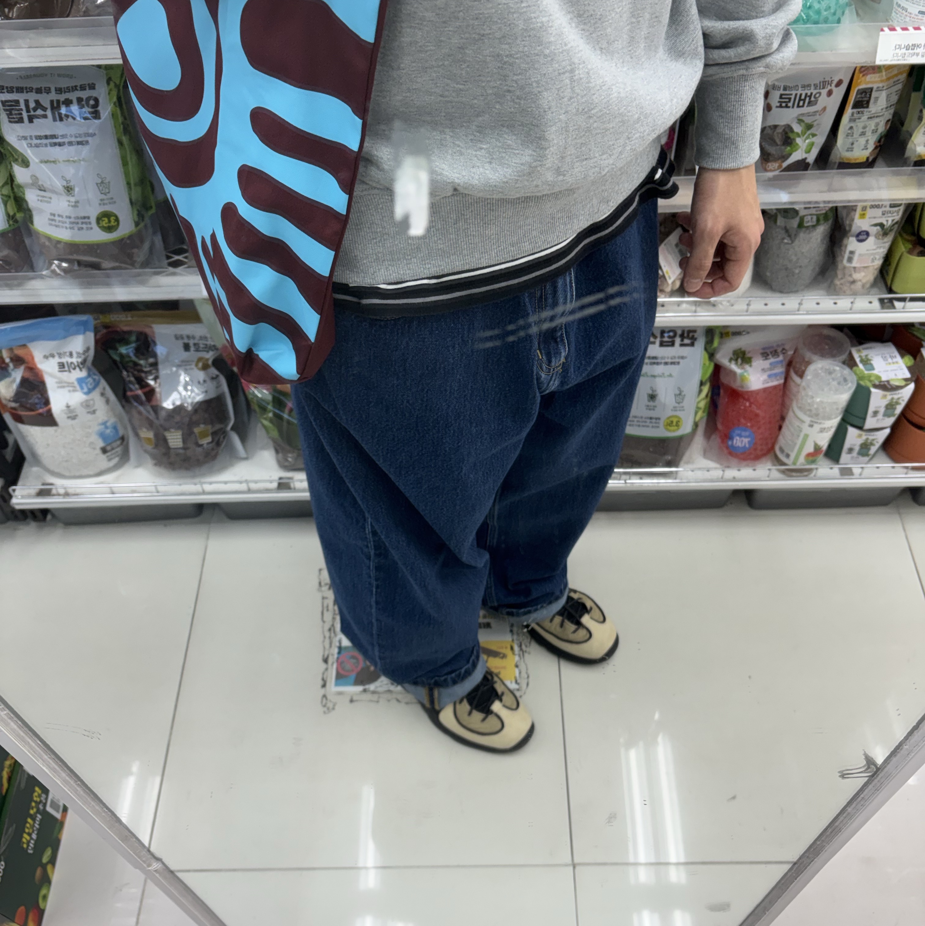 Carhartt WIP Brandon Pants Blue Stone Washed, Nike x Stussy Air Penny II Rattan and Limestone 착용 스타일