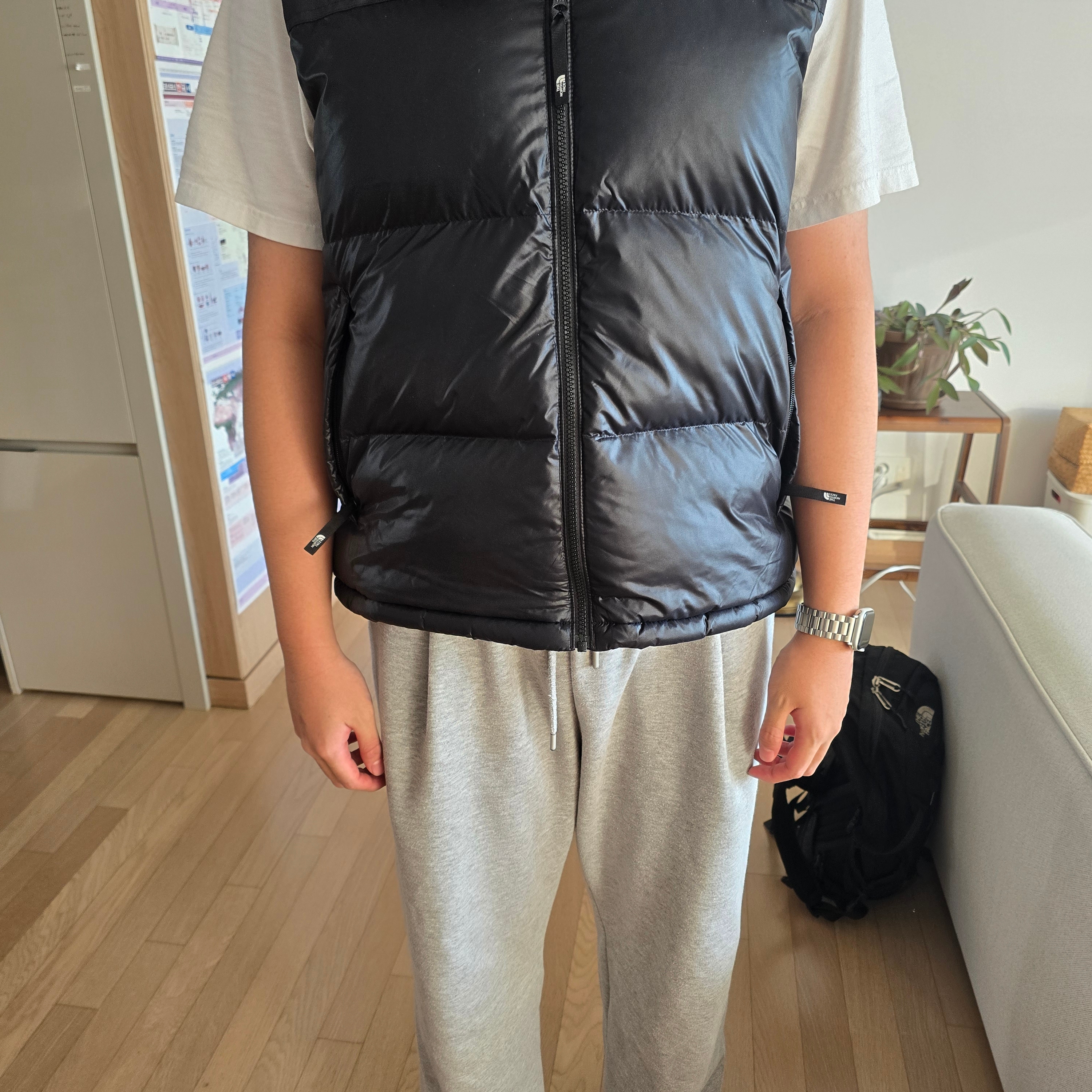 The North Face Nuptse On Ball Vest Black 착용 스타일