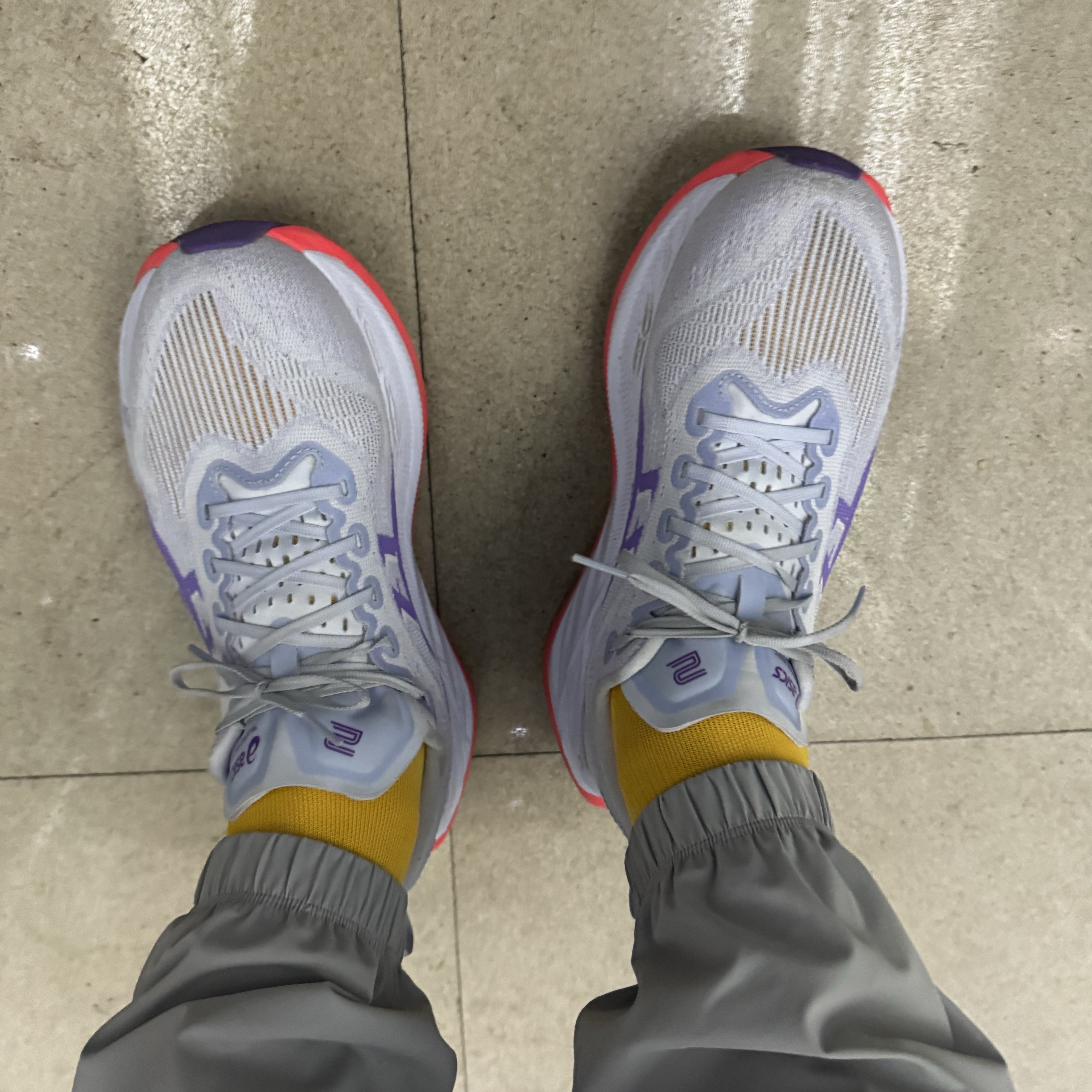 Asics Superblast 2 Blue Fade Edo Purple 착용 스타일