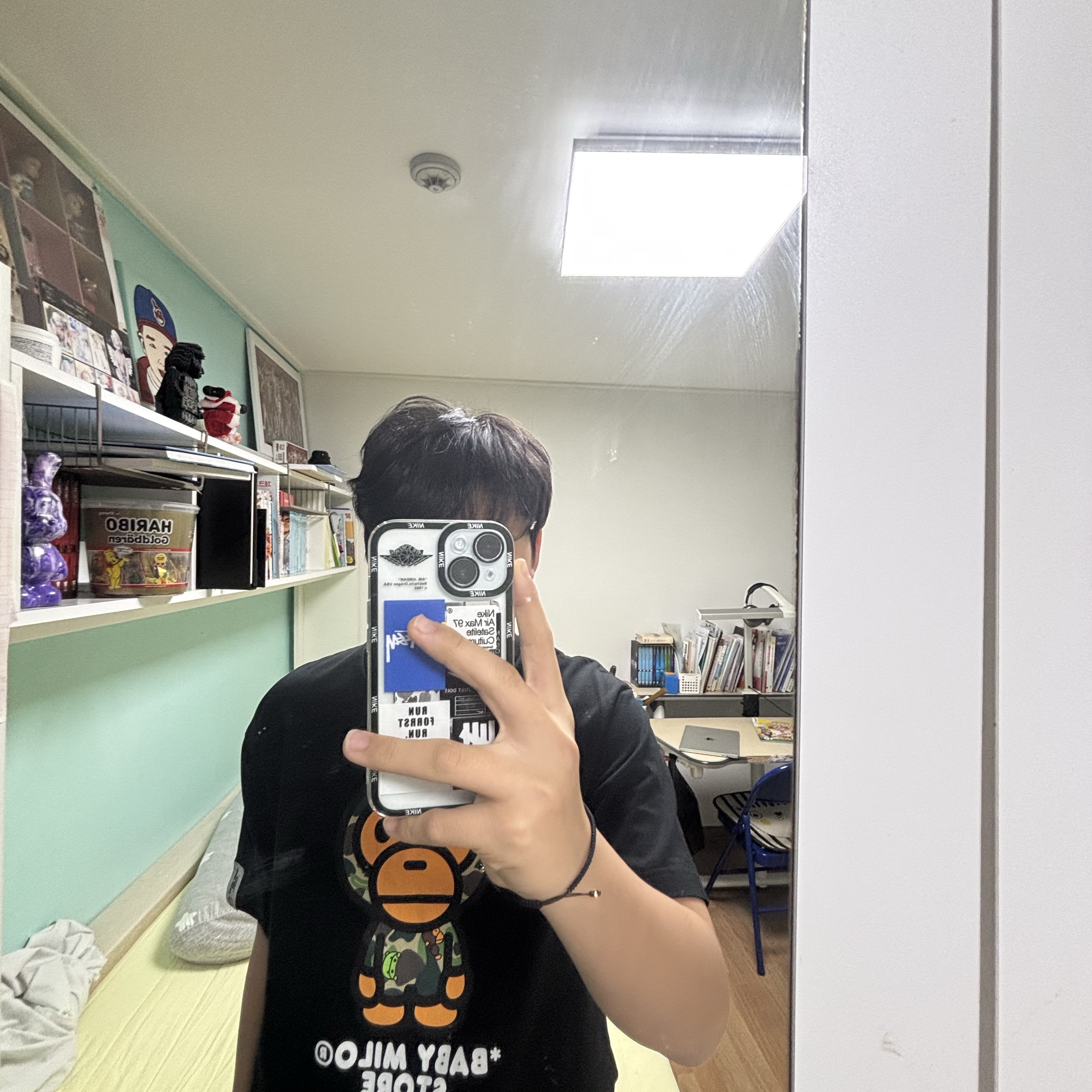 (W) BAPE Milo Regular Fit T-Shirt Black 착용 스타일