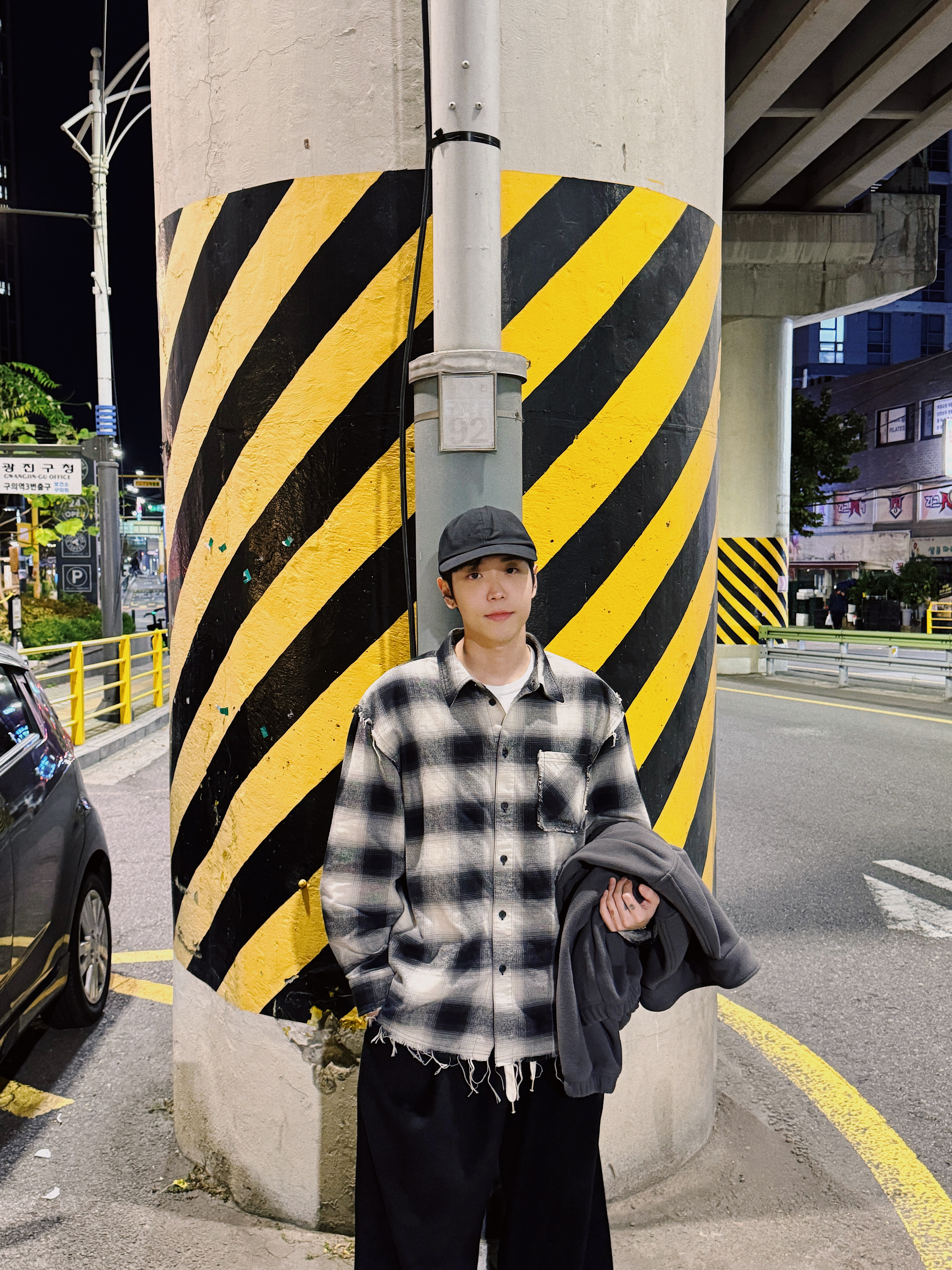 Helinox x Post Archive Faction (PAF) 15th Anniversary Technical Cap Right Black, Maison Mihara Yasuhiro Blakey OG Sole Canvas Low-top Sneakers White 착용 스타일 - 7