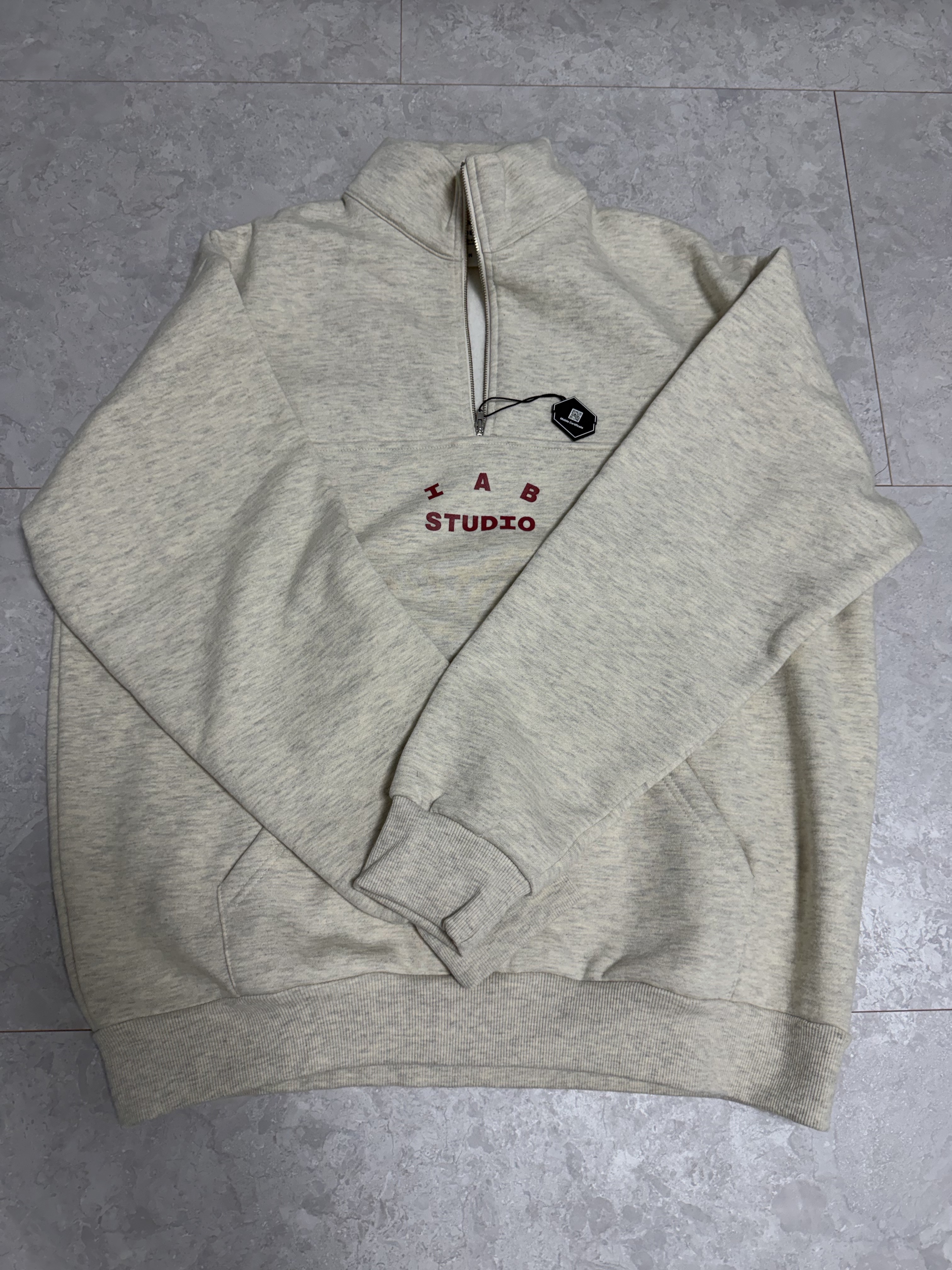IAB Studio Half Zip-Up Oatmeal Burgundy 착용 스타일