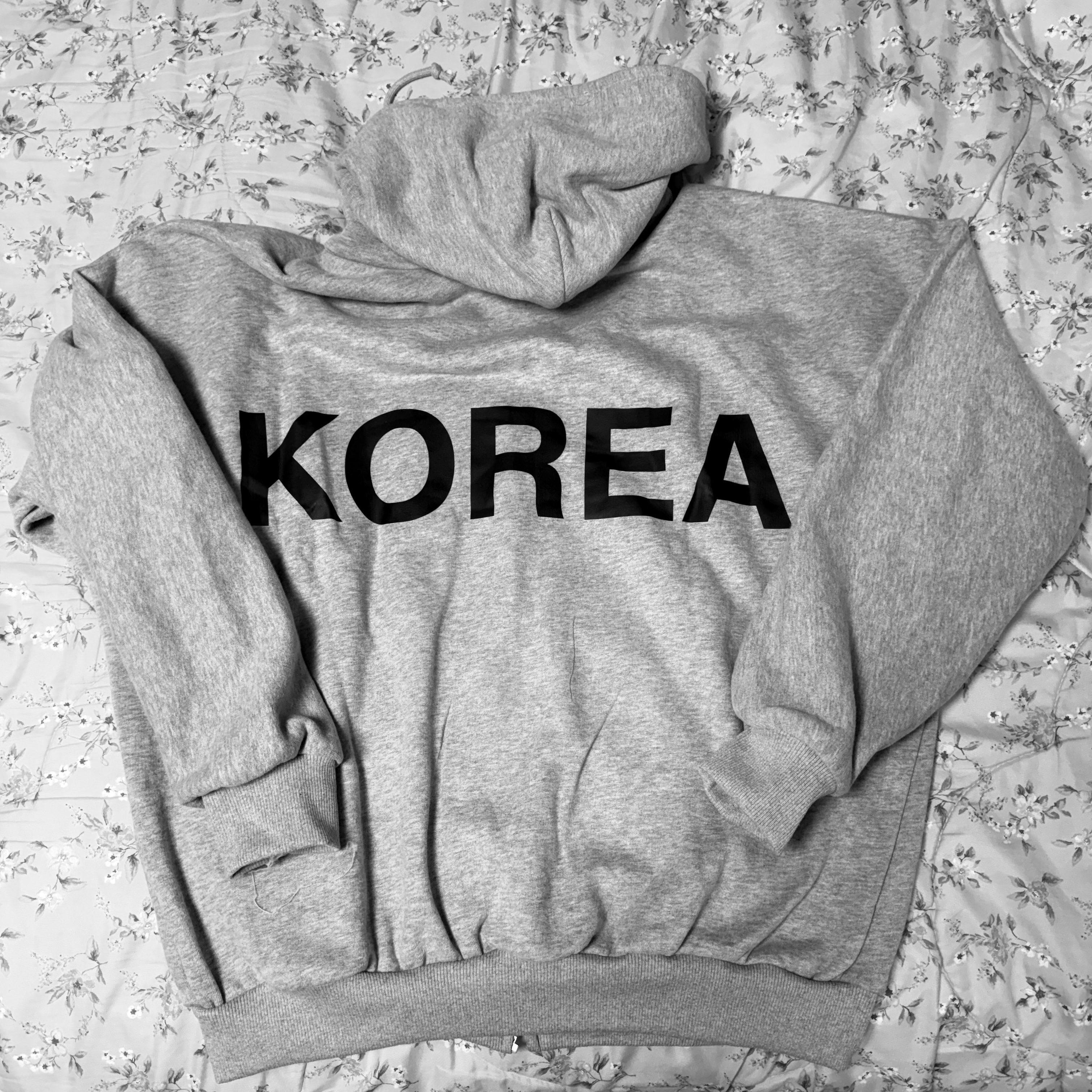 Yeezy HD-10 Grey - Korea Limited, Jordan 4 Retro Black Cat 2025 착용 스타일 - 2