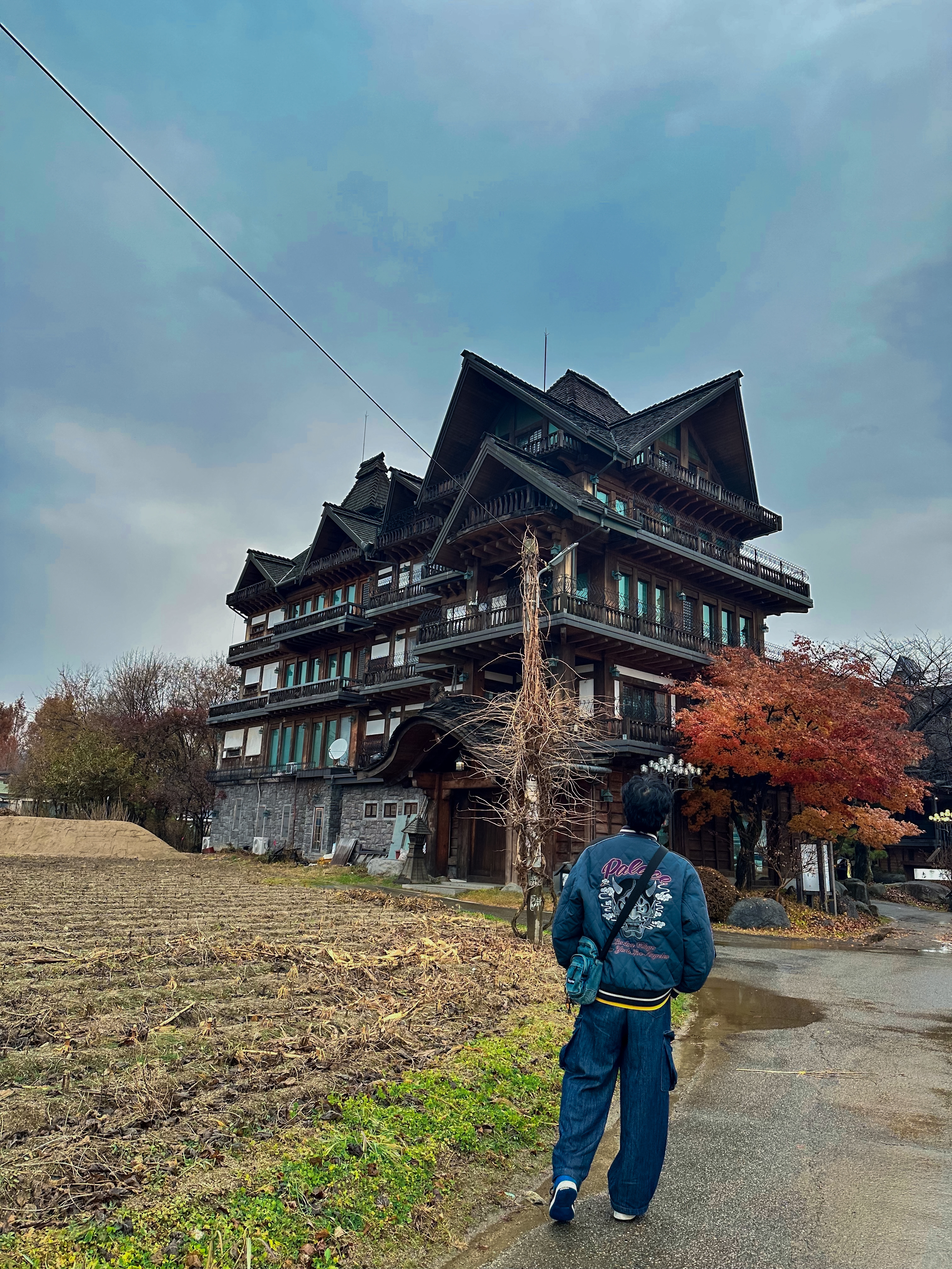 Palace Festival Bomber Jacket Black - 23FW, Supreme Denim Mini Utility Bag Washed Indigo - 25FW 착용 스타일 - 2