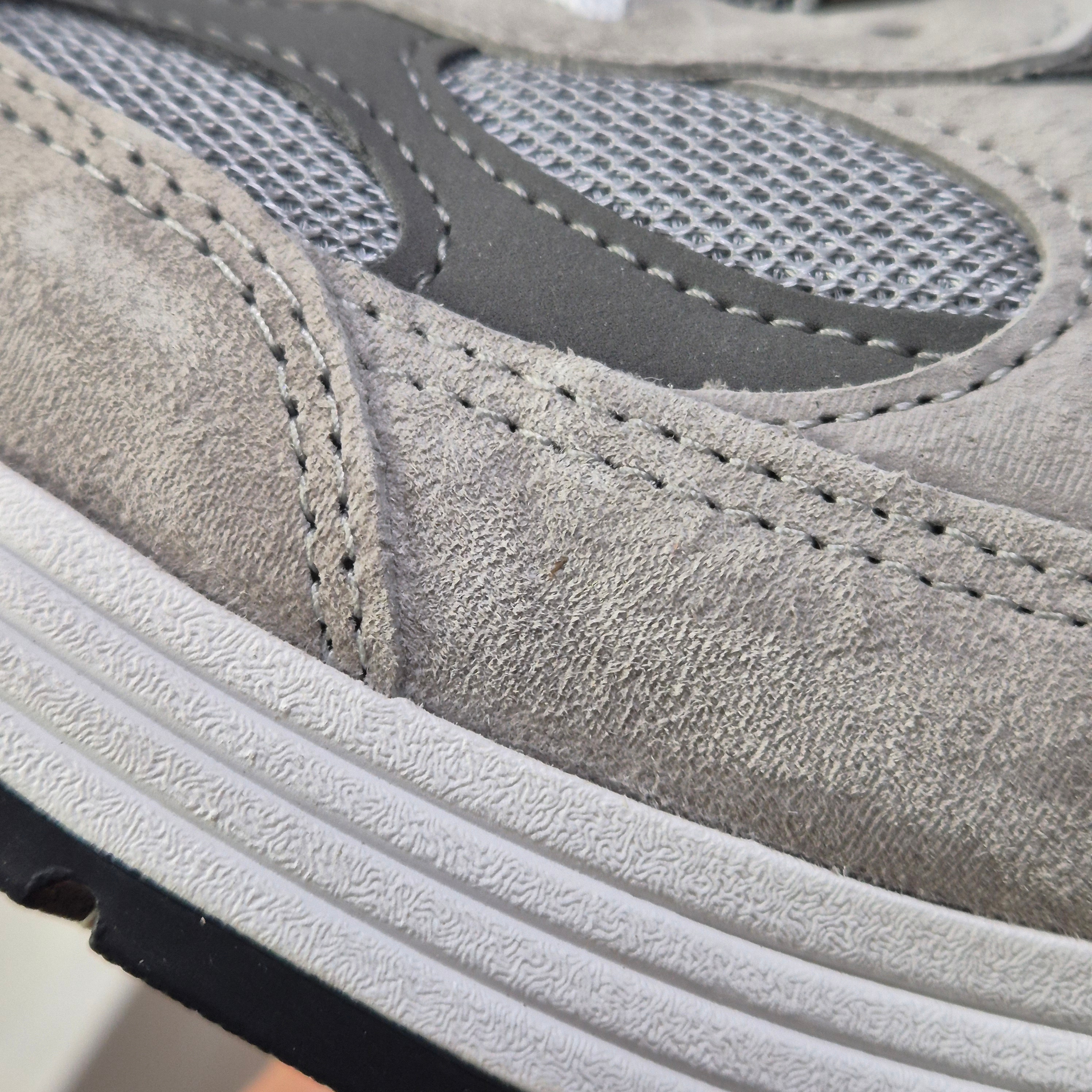 New Balance 992 Made in USA Core Grey Silver Metallic 착용 스타일 - 2