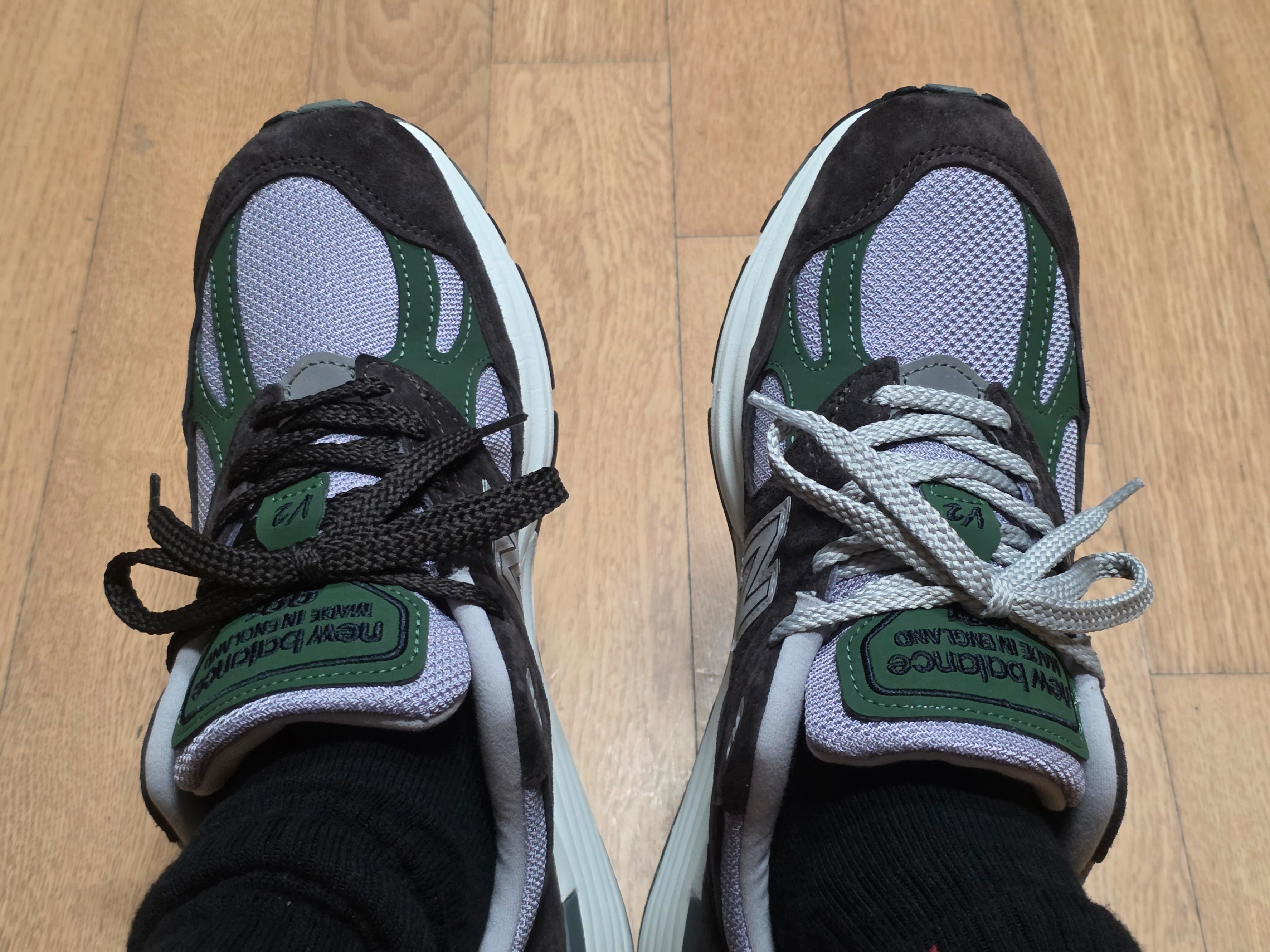 New Balance 991v2 Made in UK Licorice Douglas Fir 착용 스타일 - 1