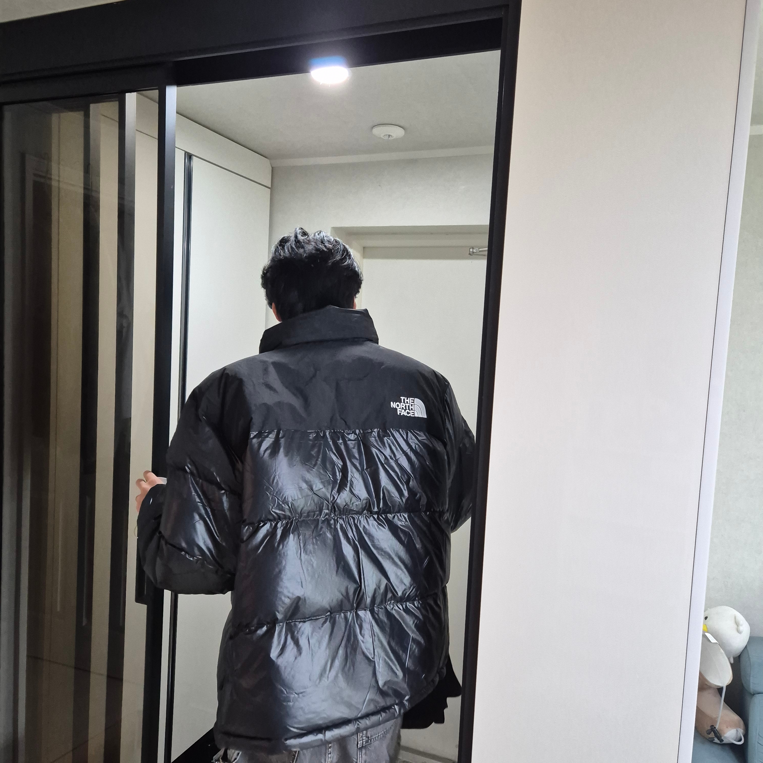The North Face On Ball Jacket Black 착용 스타일 - 2