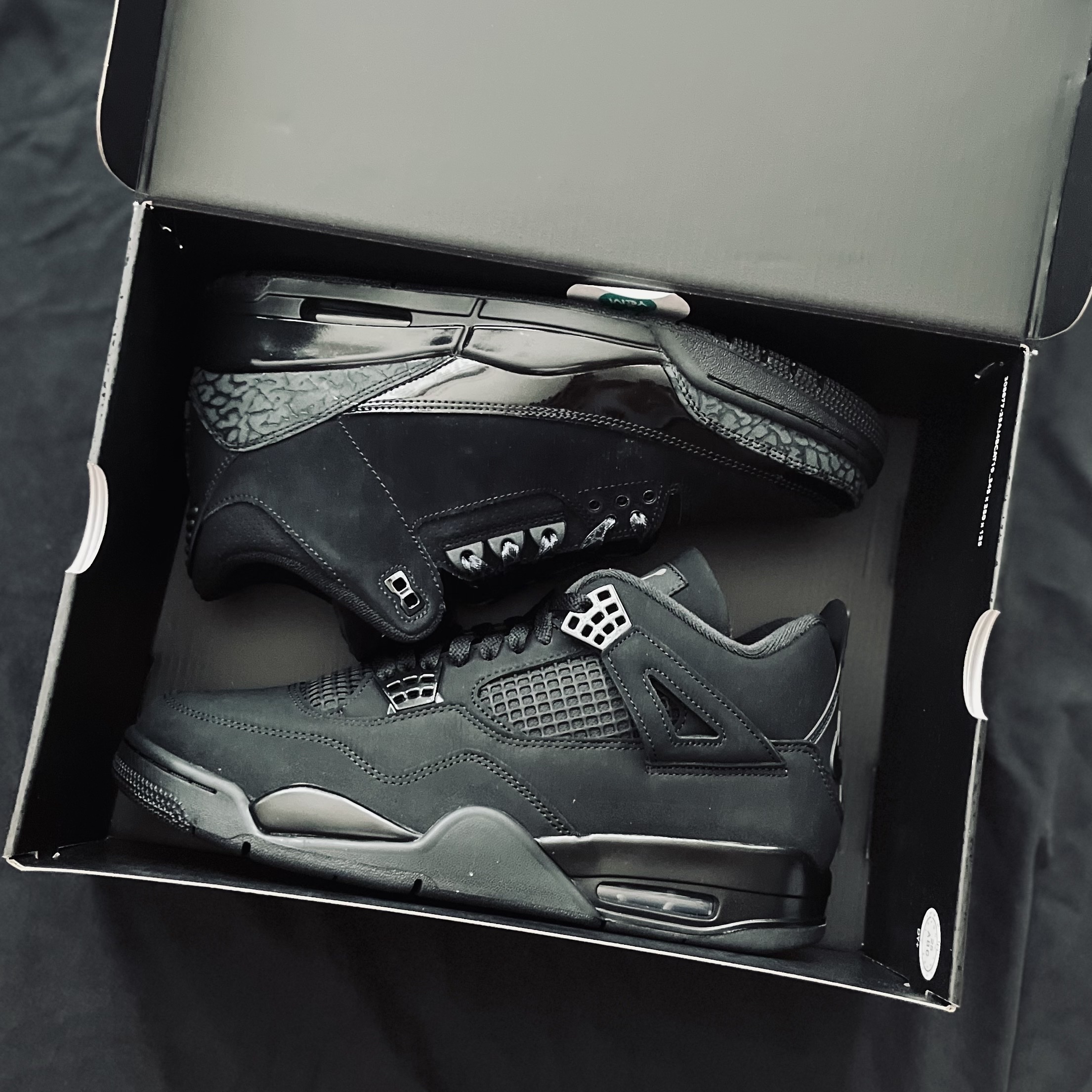 Jordan 3 Retro Black Cat 2025, Jordan 4 Retro Black Cat 2025 착용 스타일