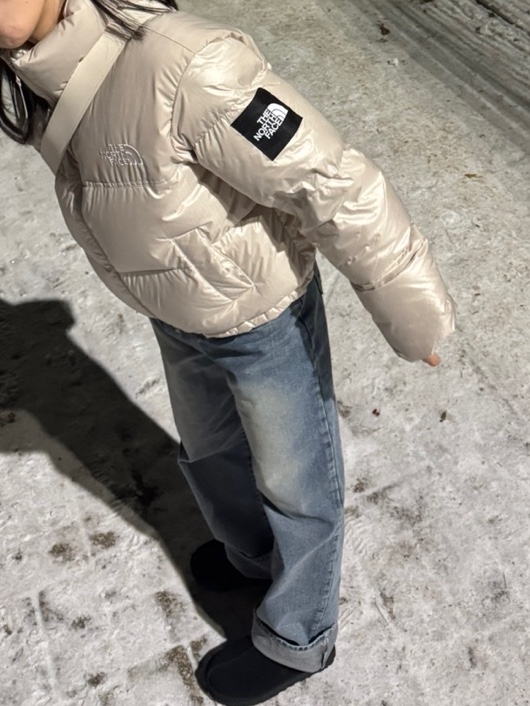 (W) The North Face White Label Novelty Nuptse Down Jacket Cream Beige 착용 스타일