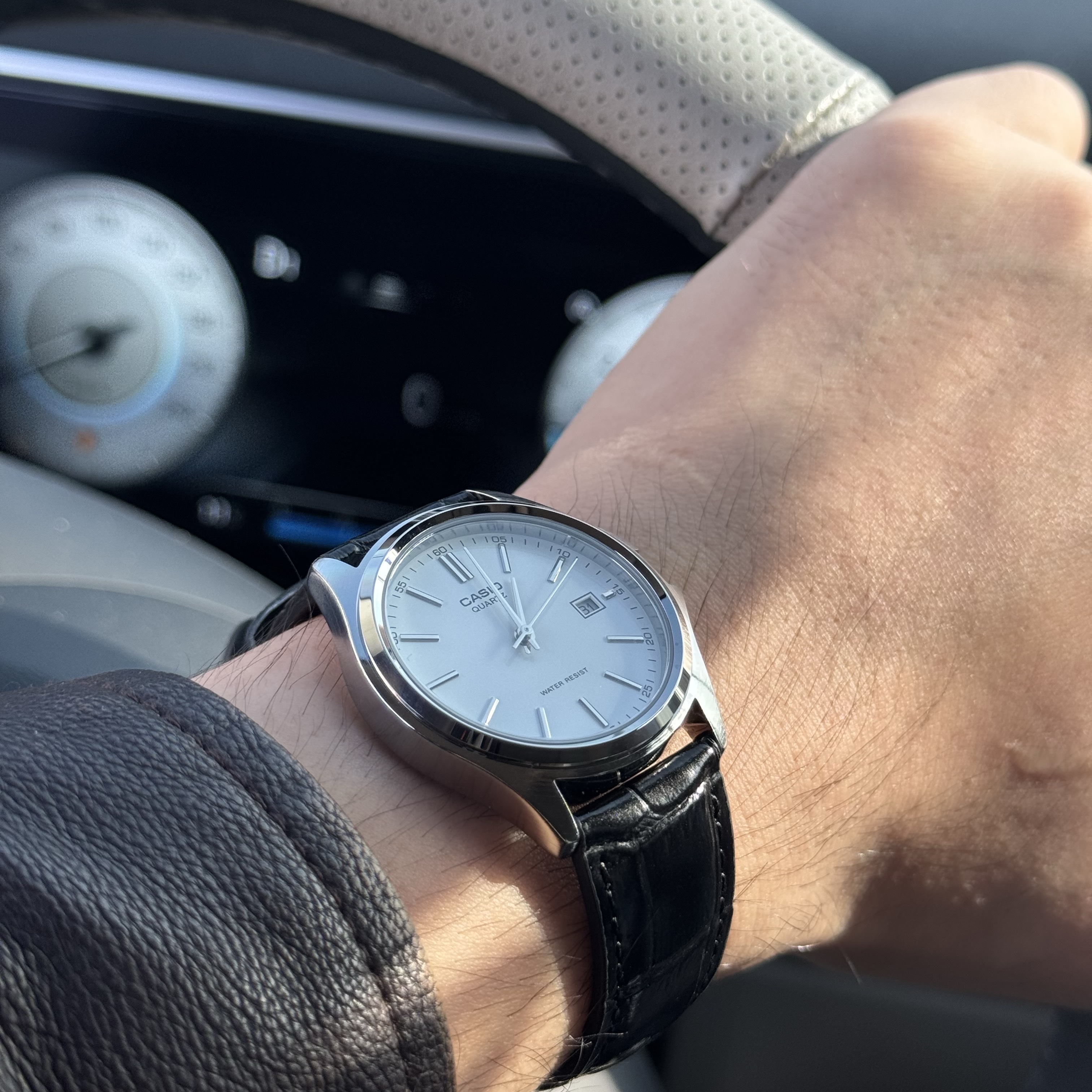 Casio MTP-1183E-7A 착용 스타일