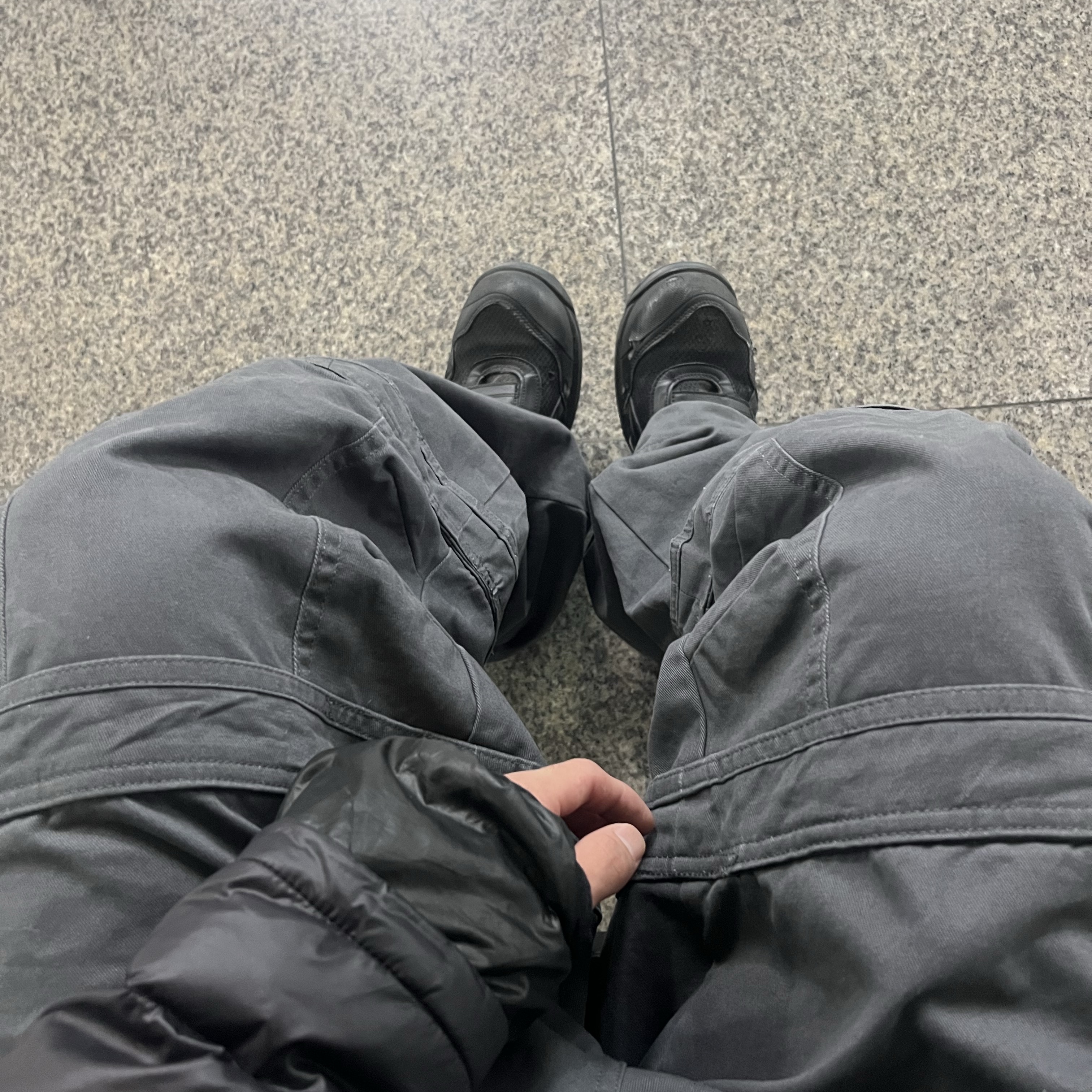 Asics Winjob CP215 Black 착용 스타일