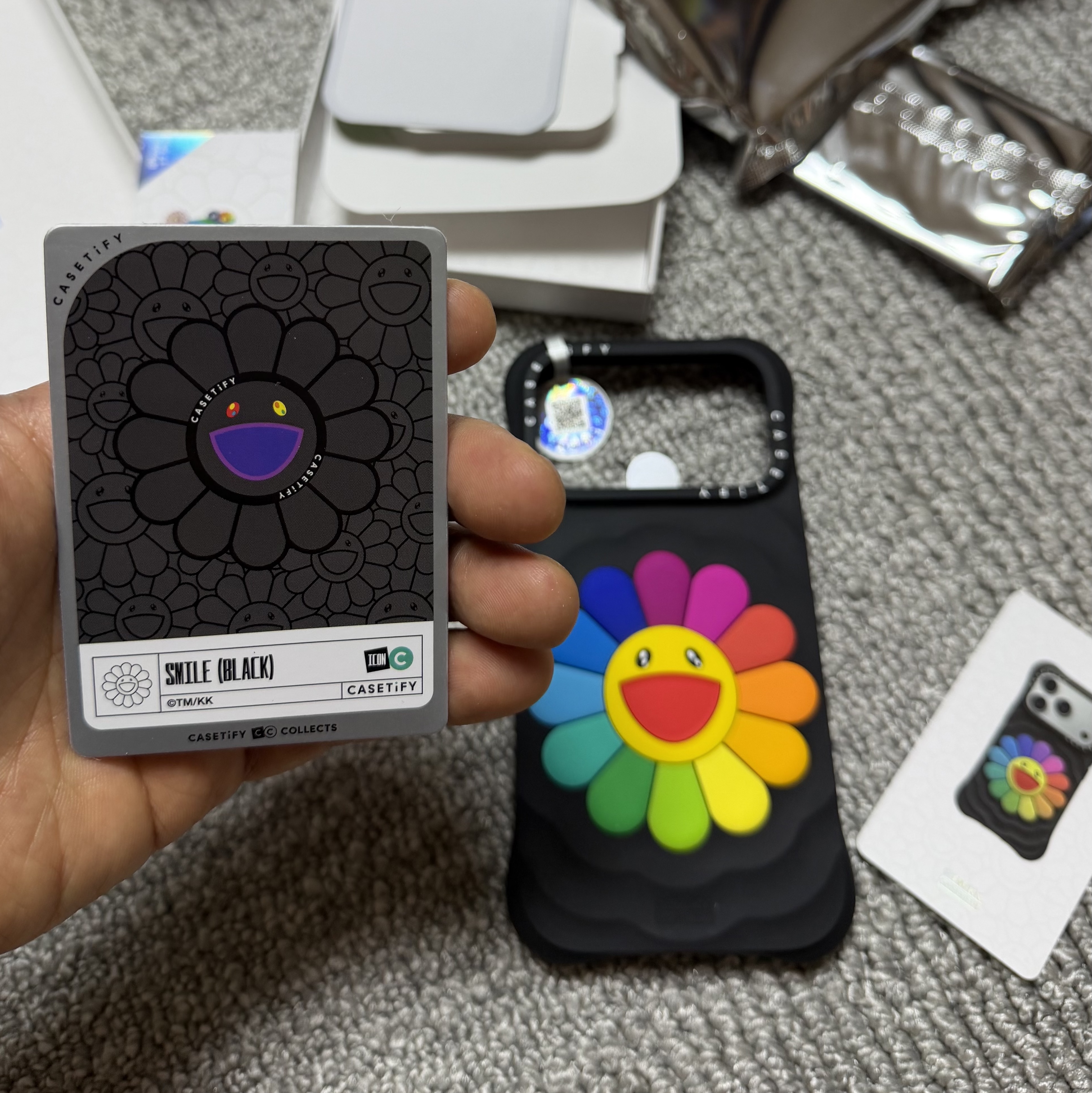 Casetify x Murakami Takashi iPhone Special Edition Flowers Phone Case Sealed Case (1 Blind Box) 착용 스타일