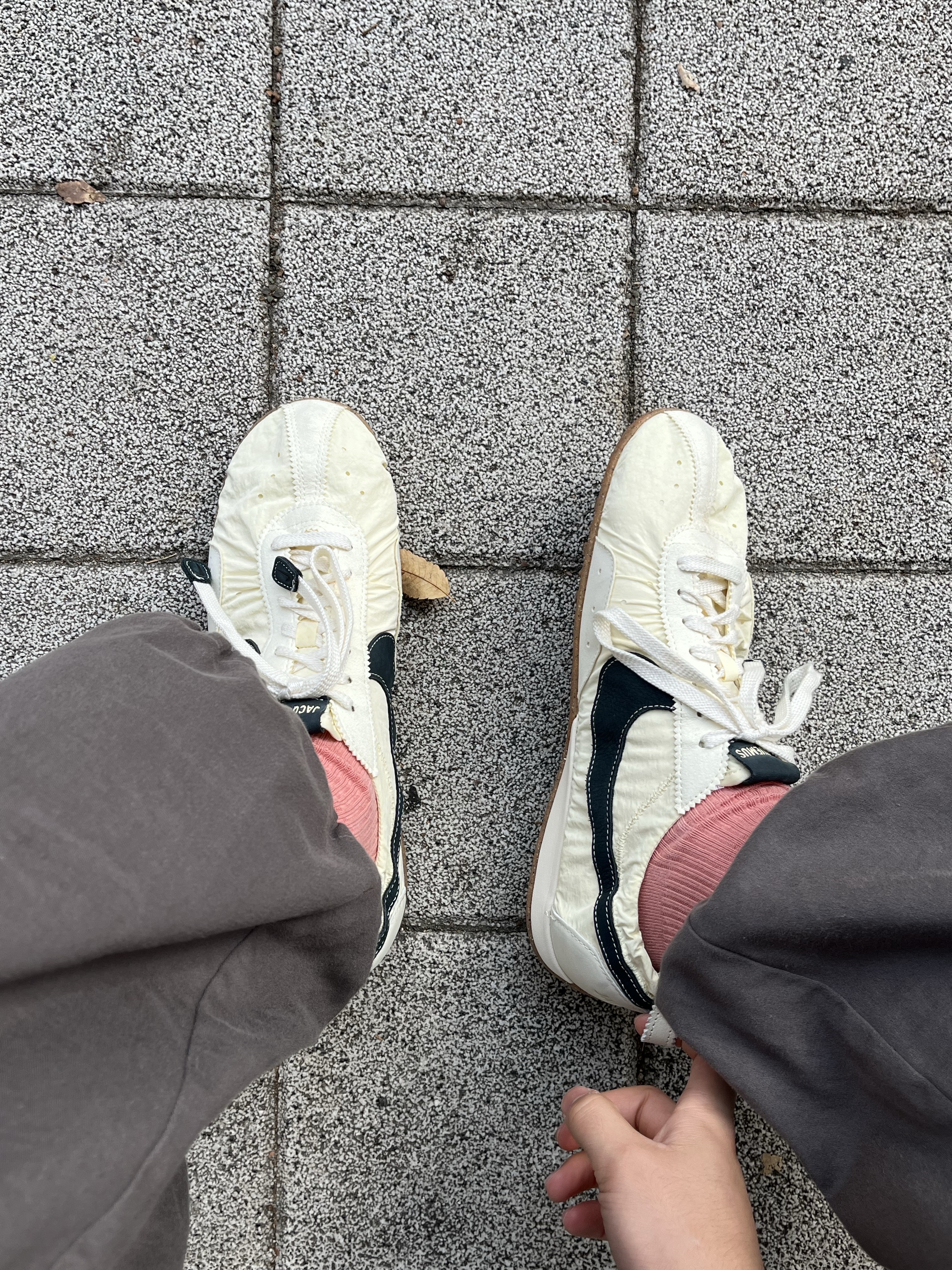 Nike x Jacquemus Moon Shoe SP Alabaster Off Noir 착용 스타일 - 3