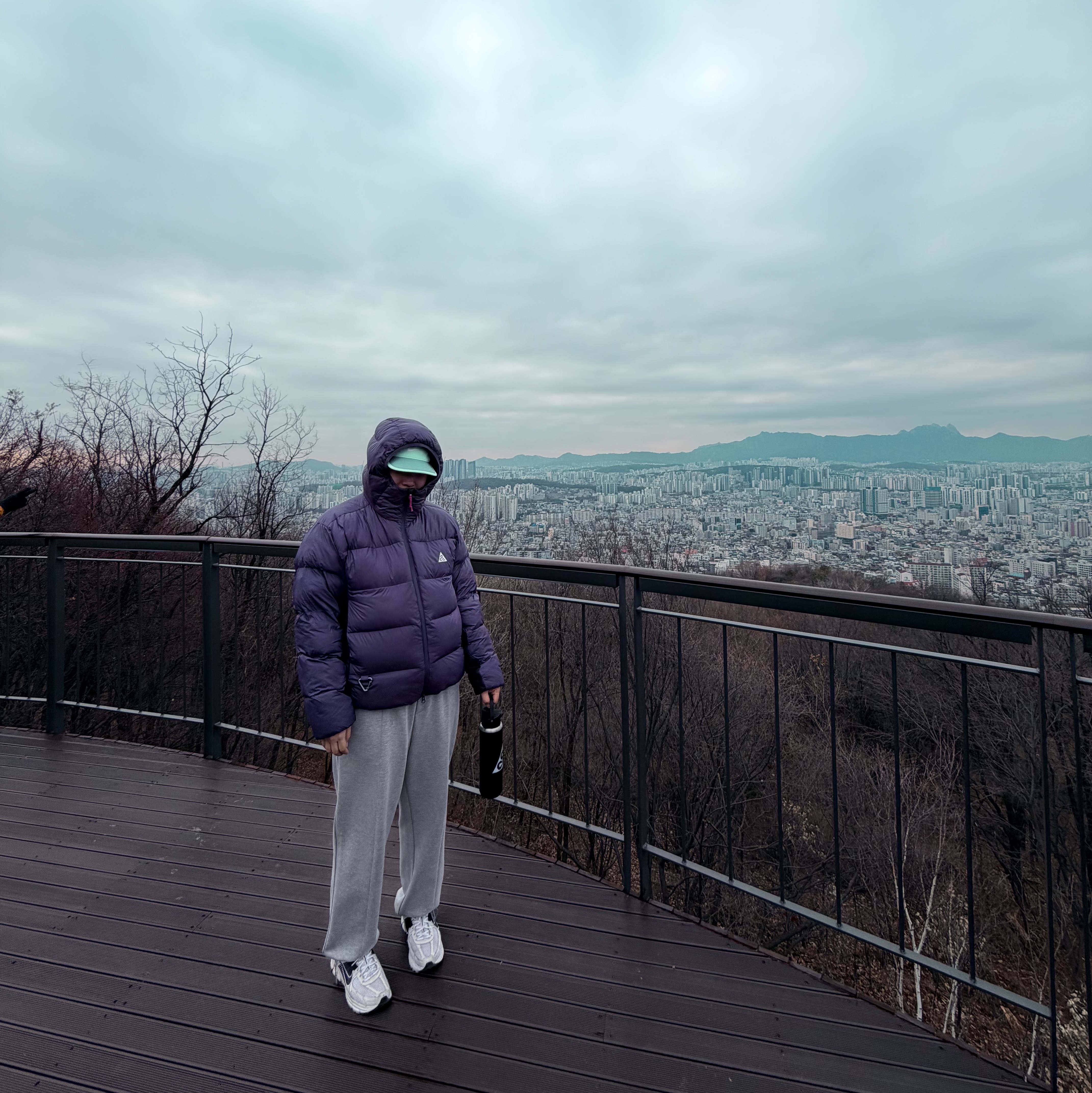 Nike ACG Therma-Fit ADV Lunar Lake Loose Hooded Jacket Dark Raisin Black - Asia, Nike 24oz ACG Recharge Chug Bottle Black 착용 스타일 - 3