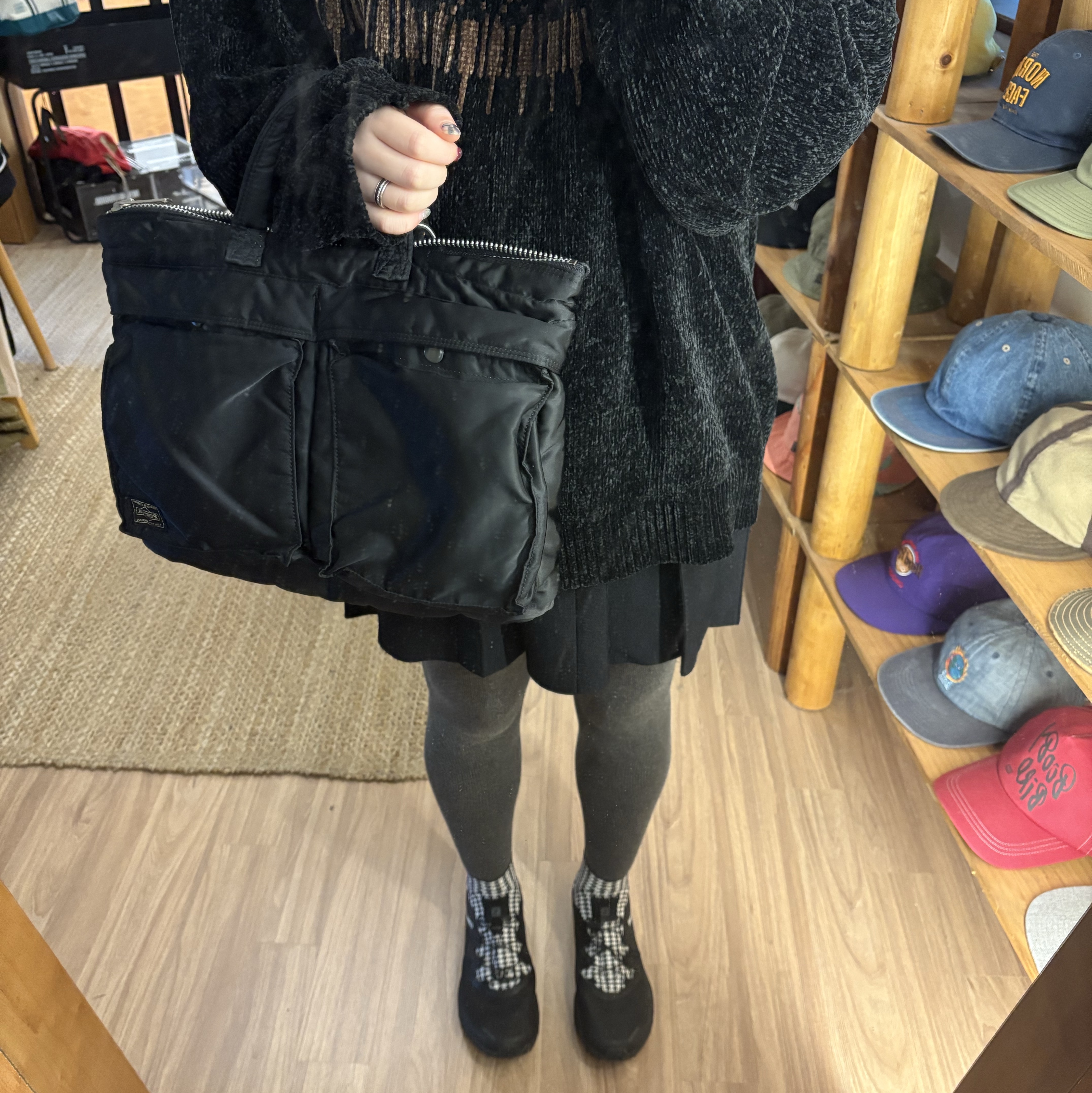 Porter All New Tanker Short Helmet Bag Black, Salomon x Comme des Garcons Cross Black White 착용 스타일 - 1