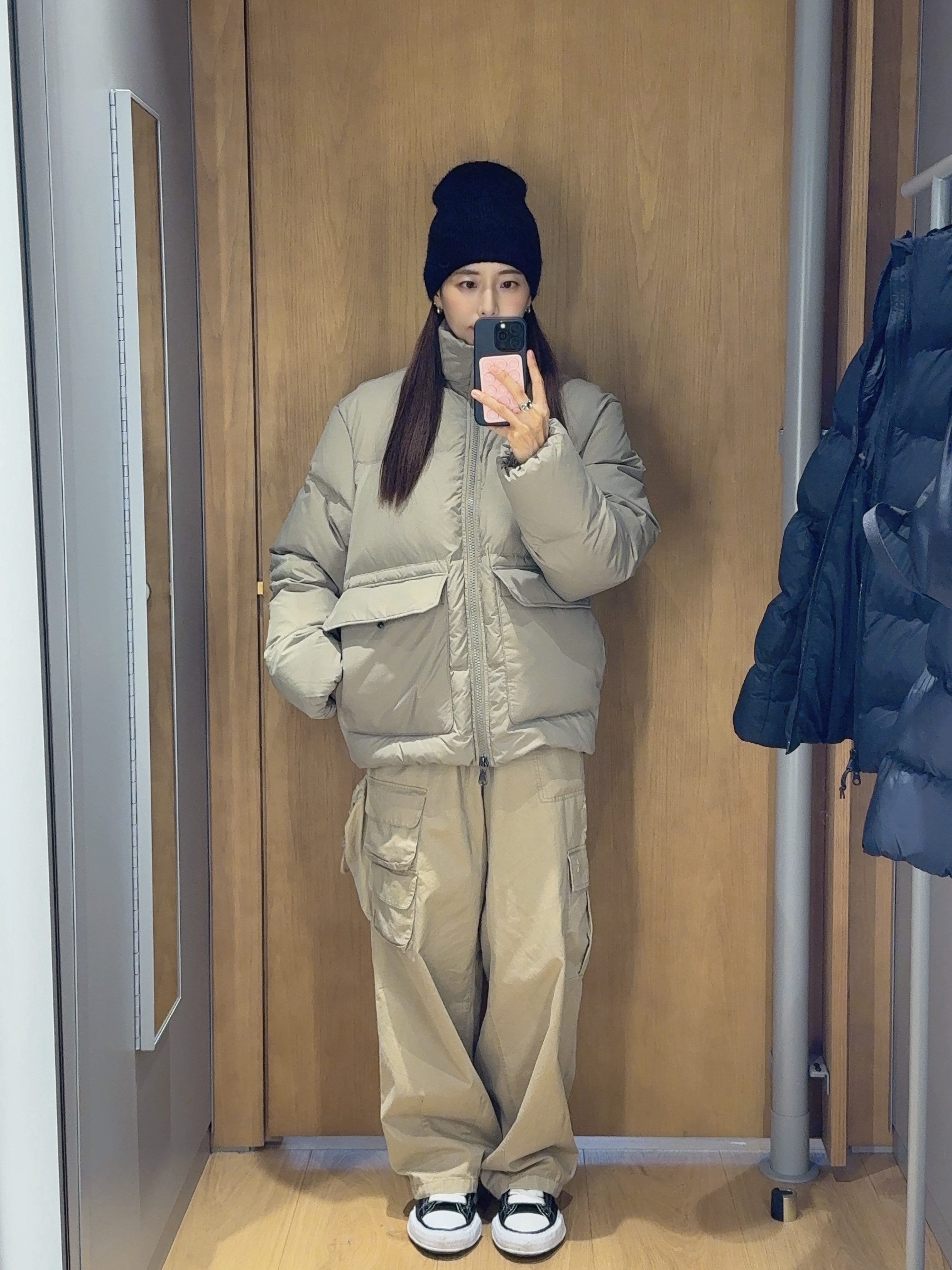 Fritur Kyoto Cargo Pants Beige_F251PT01, Maison Mihara Yasuhiro Peterson OG Sole Canvas Low Sneakers Black 착용 스타일 - 2