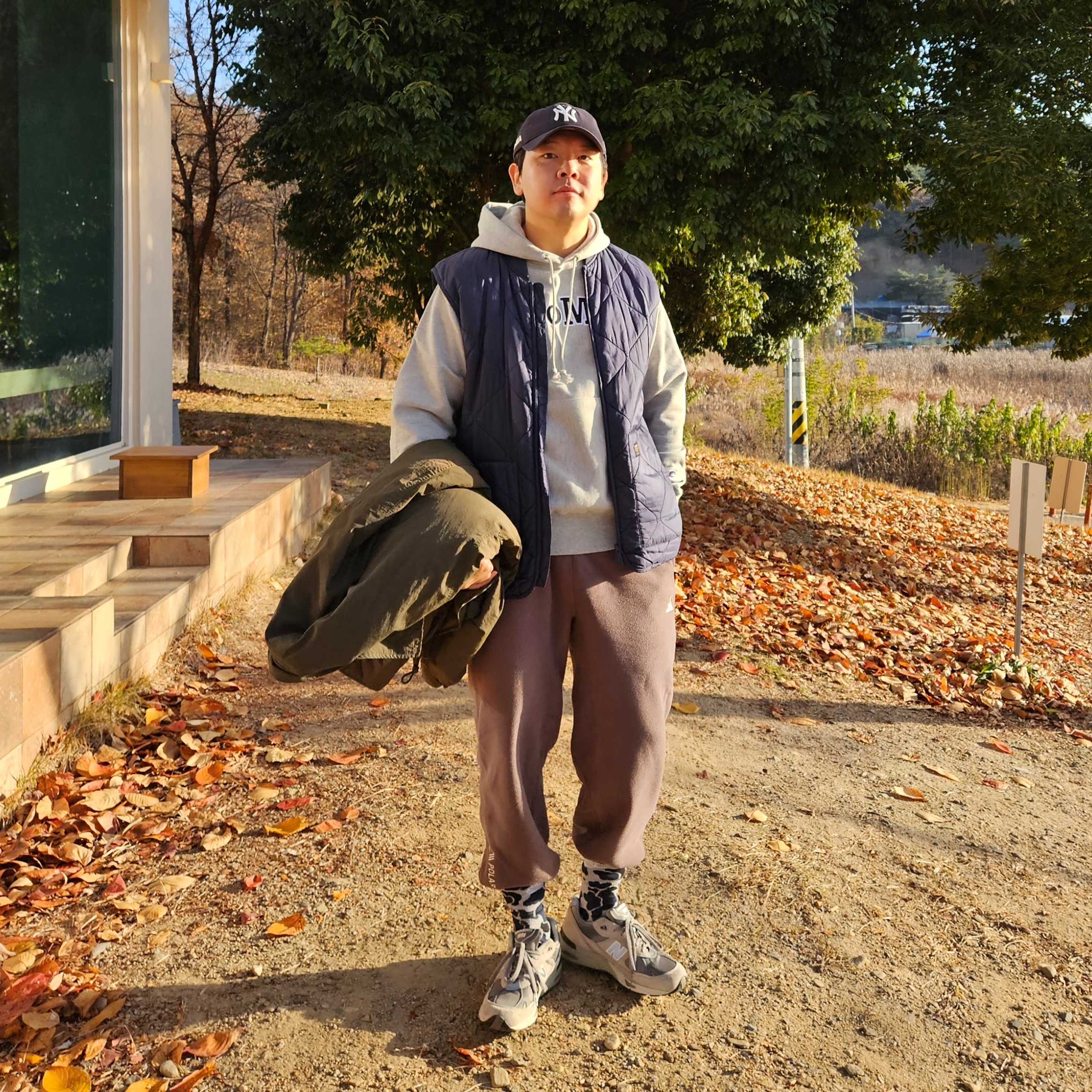 New Balance 991 Made in UK Grey, Nike ACG Polartec Wolf Tree Pants Ironstone - Asia 착용 스타일 - 1