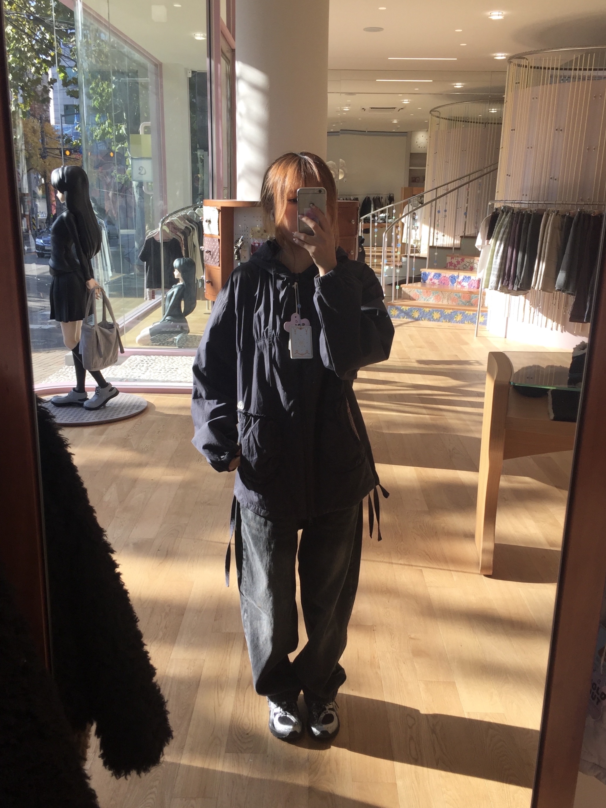 COYSEIO Check Wrinkles Wind Breaker Navy 착용 스타일 - 3