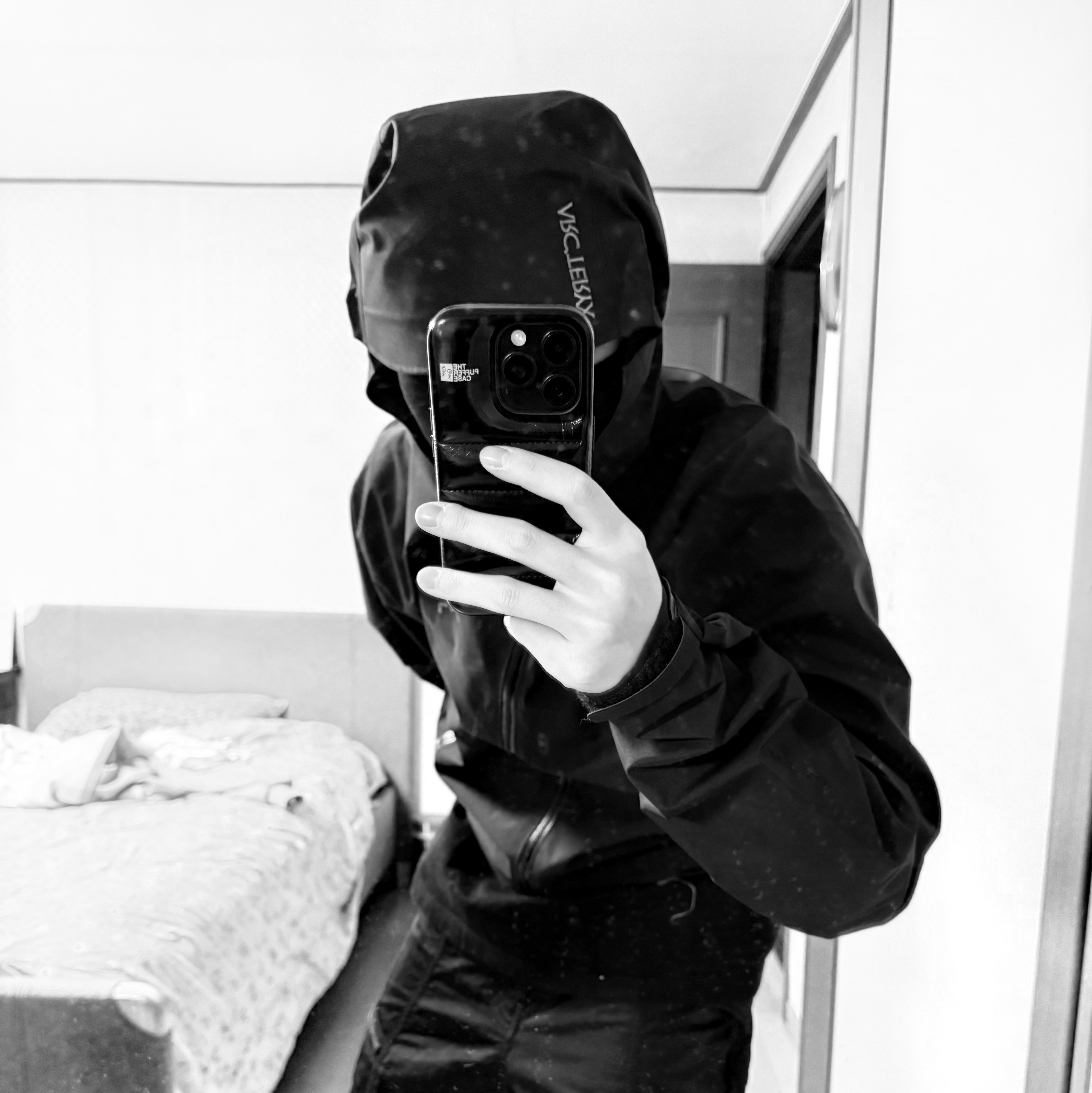 Arc'teryx Beta Jacket Black, Jordan 4 Retro Black Cat 2025 착용 스타일 - 3