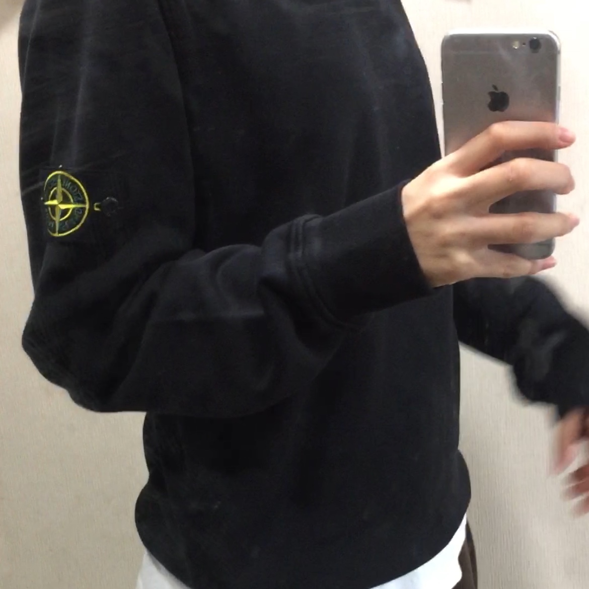Stone Island 6100060 Organic Cotton Fleece Regular Fit Crewneck Sweatshirt with Elasticated Cuffs  - 25FW 착용 스타일