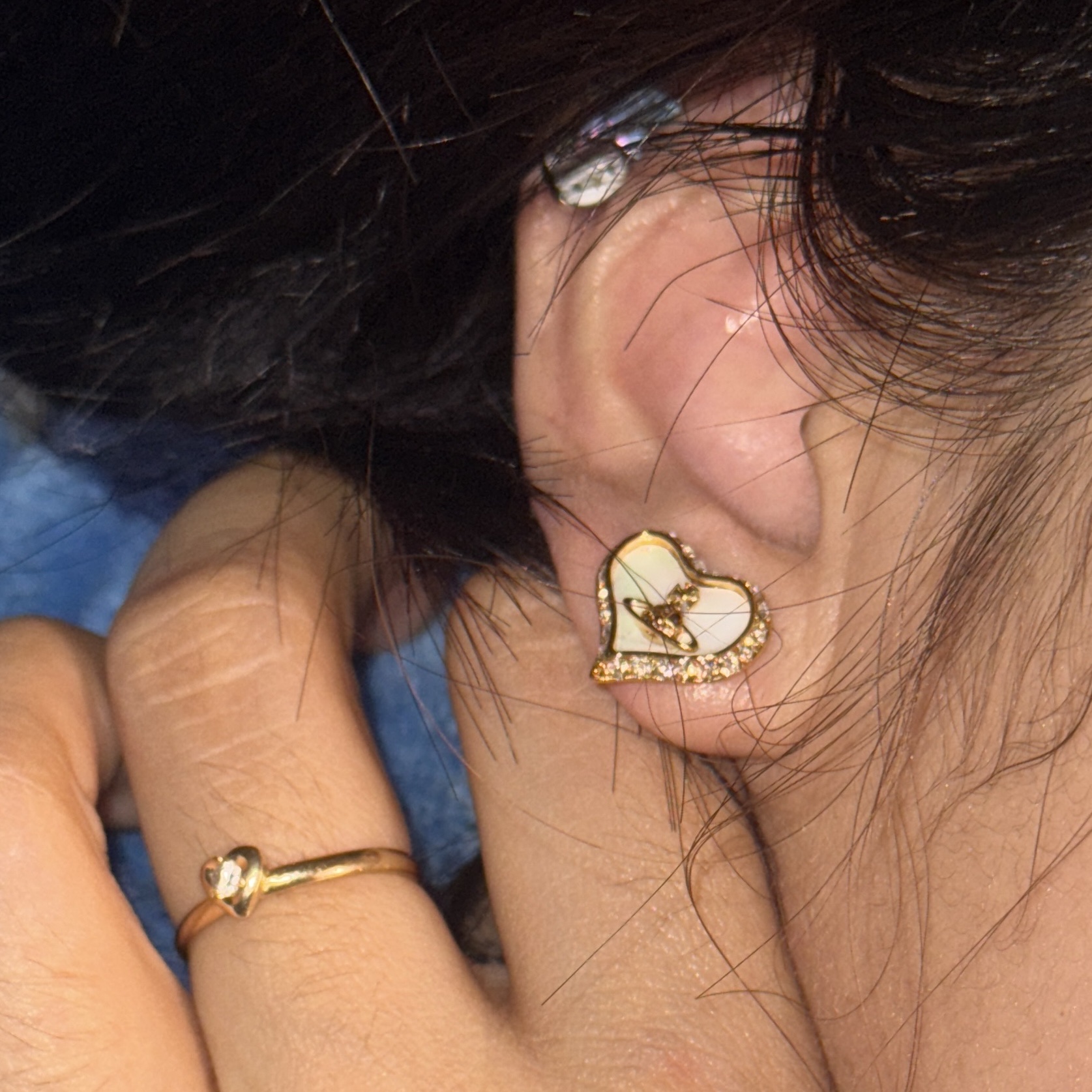 (W) Vivienne Westwood Petra Earrings Gold 착용 스타일