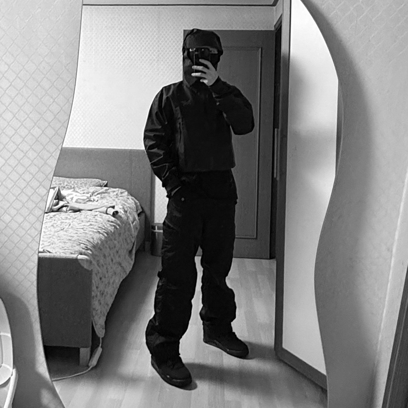 Arc'teryx Beta Jacket Black, Jordan 4 Retro Black Cat 2025 착용 스타일 - 5