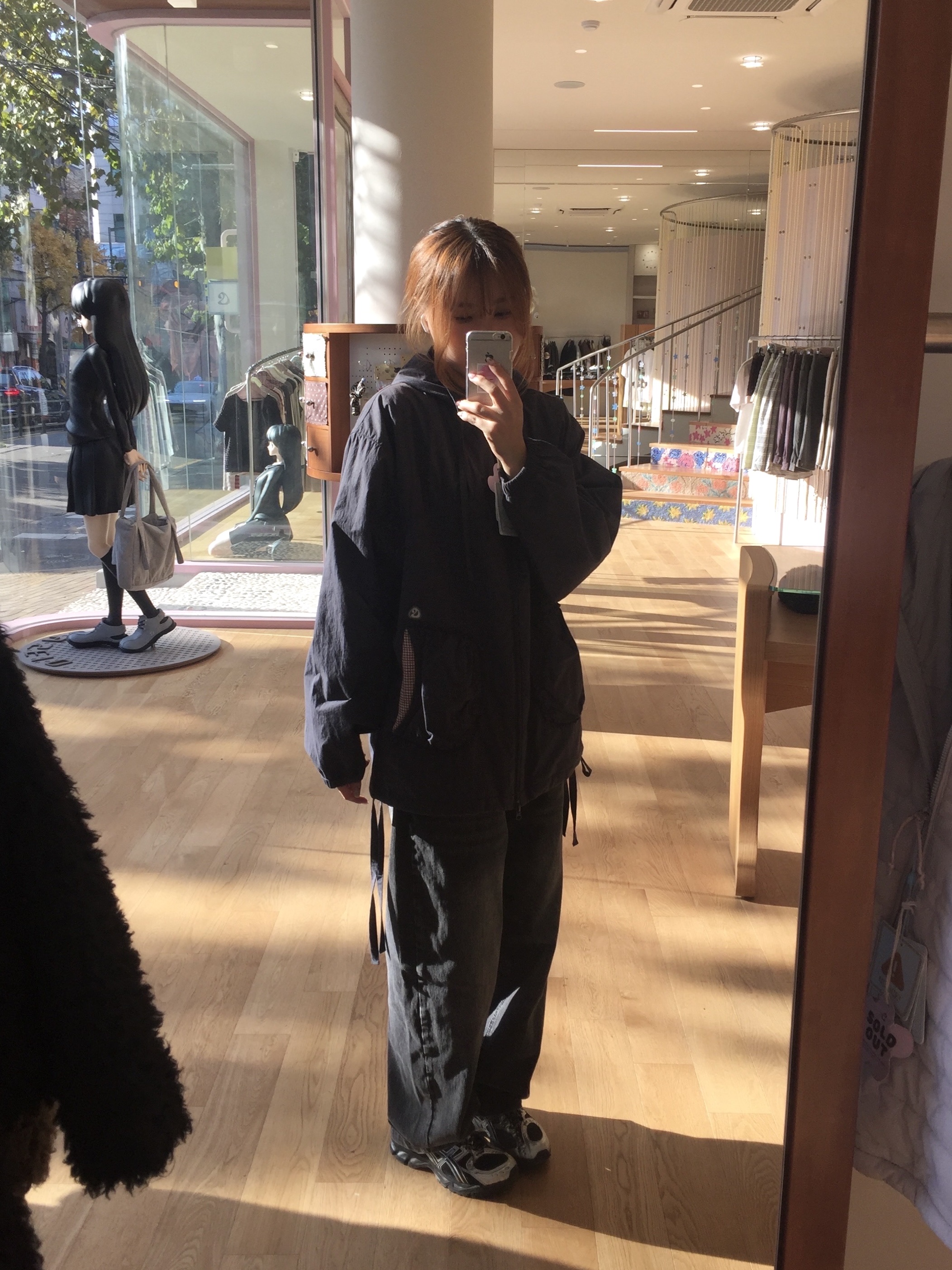 COYSEIO Check Wrinkles Wind Breaker Navy 착용 스타일 - 2