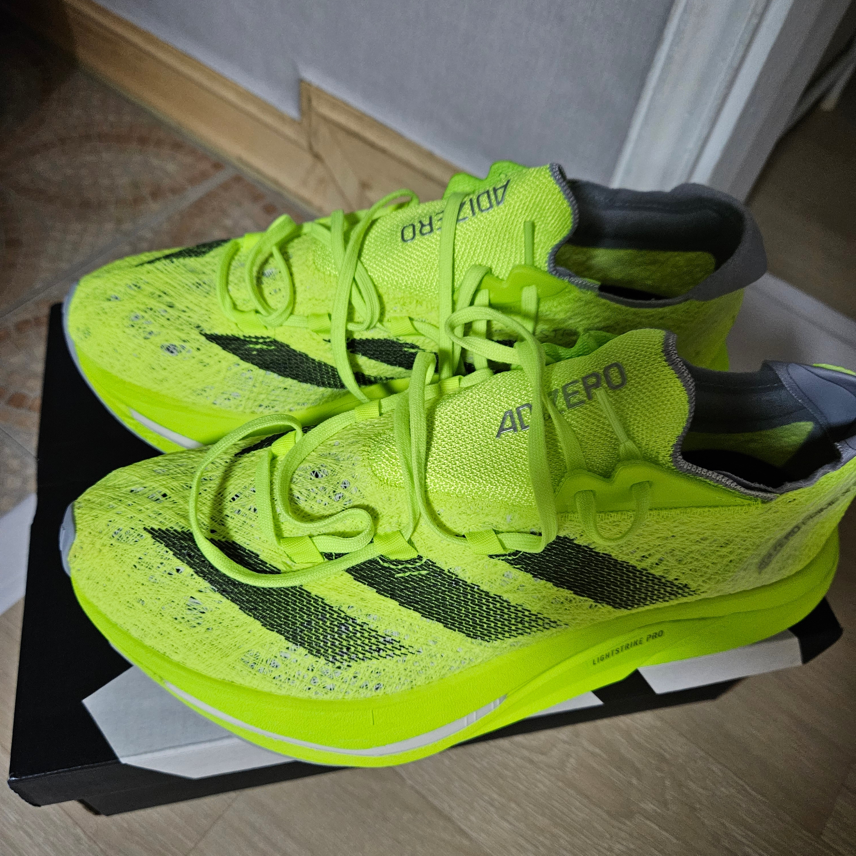 Adidas Adizero Prime X 2 Strung Lucid Lemon Core Black 착용 스타일