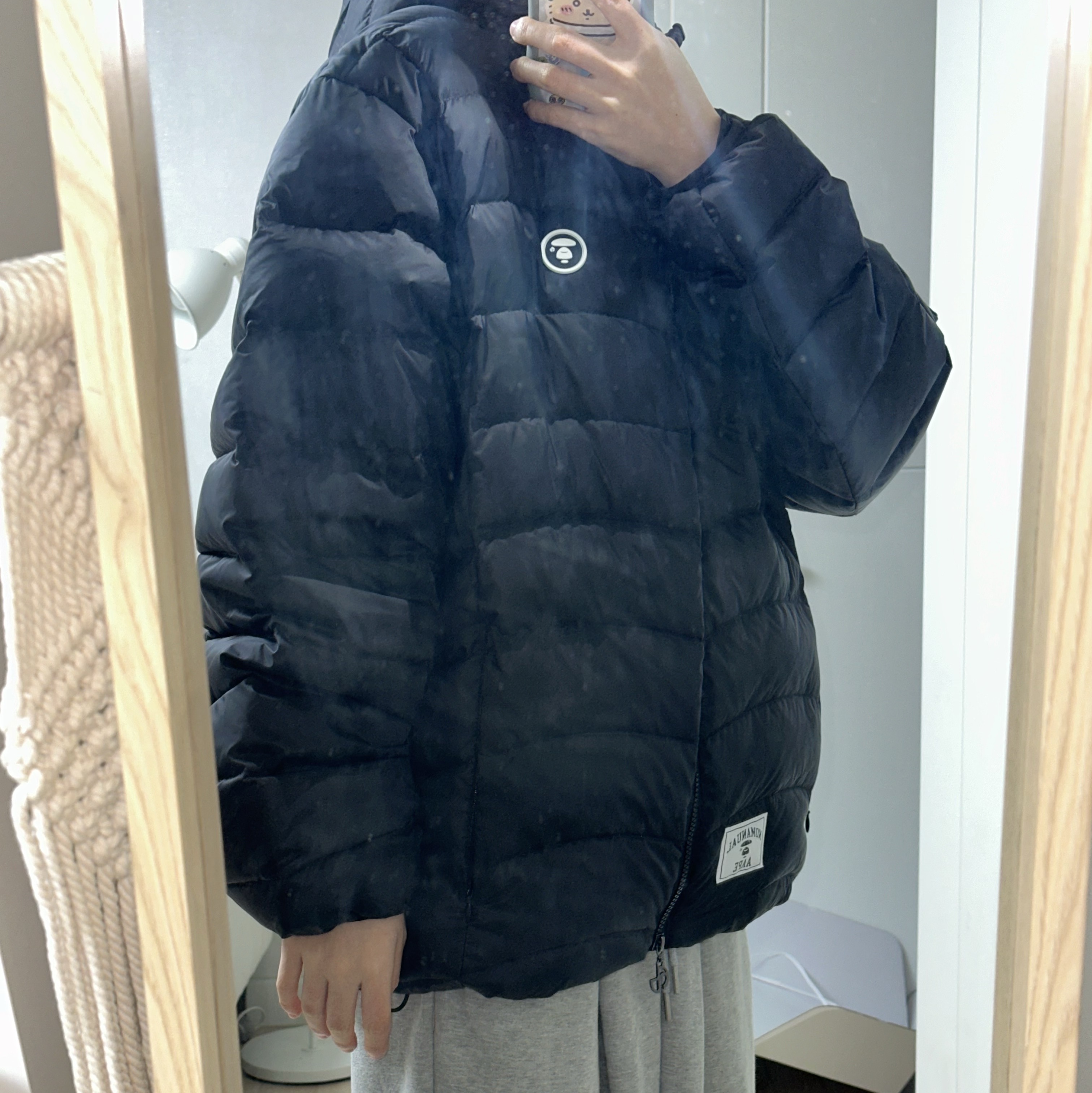 [KREAM 단독] NOMANUAL x AAPE Moonface Light Duck Down Black 착용 스타일 - 1