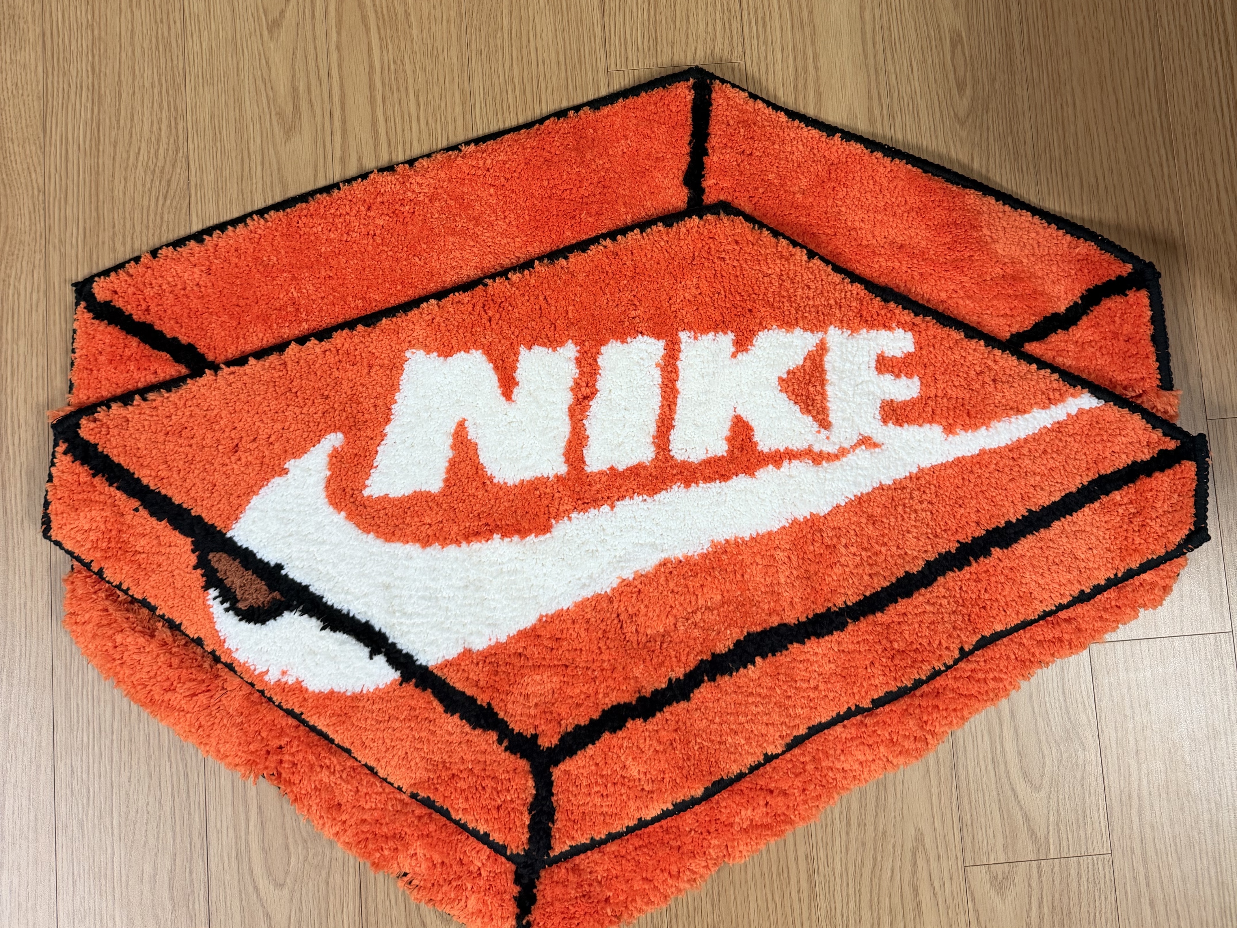 Nike Box Rugmat Orange 착용 스타일