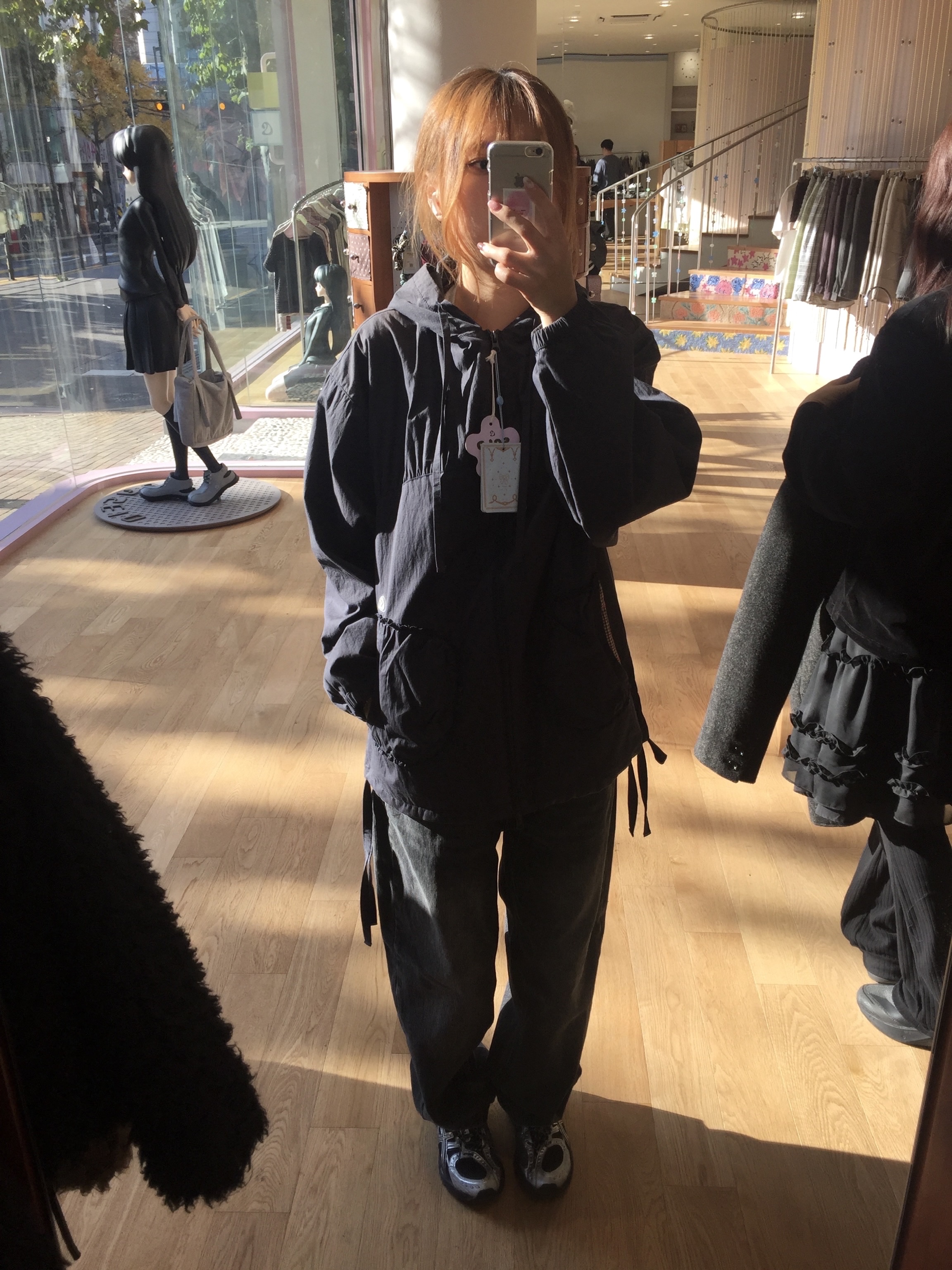 COYSEIO Check Wrinkles Wind Breaker Navy 착용 스타일 - 1