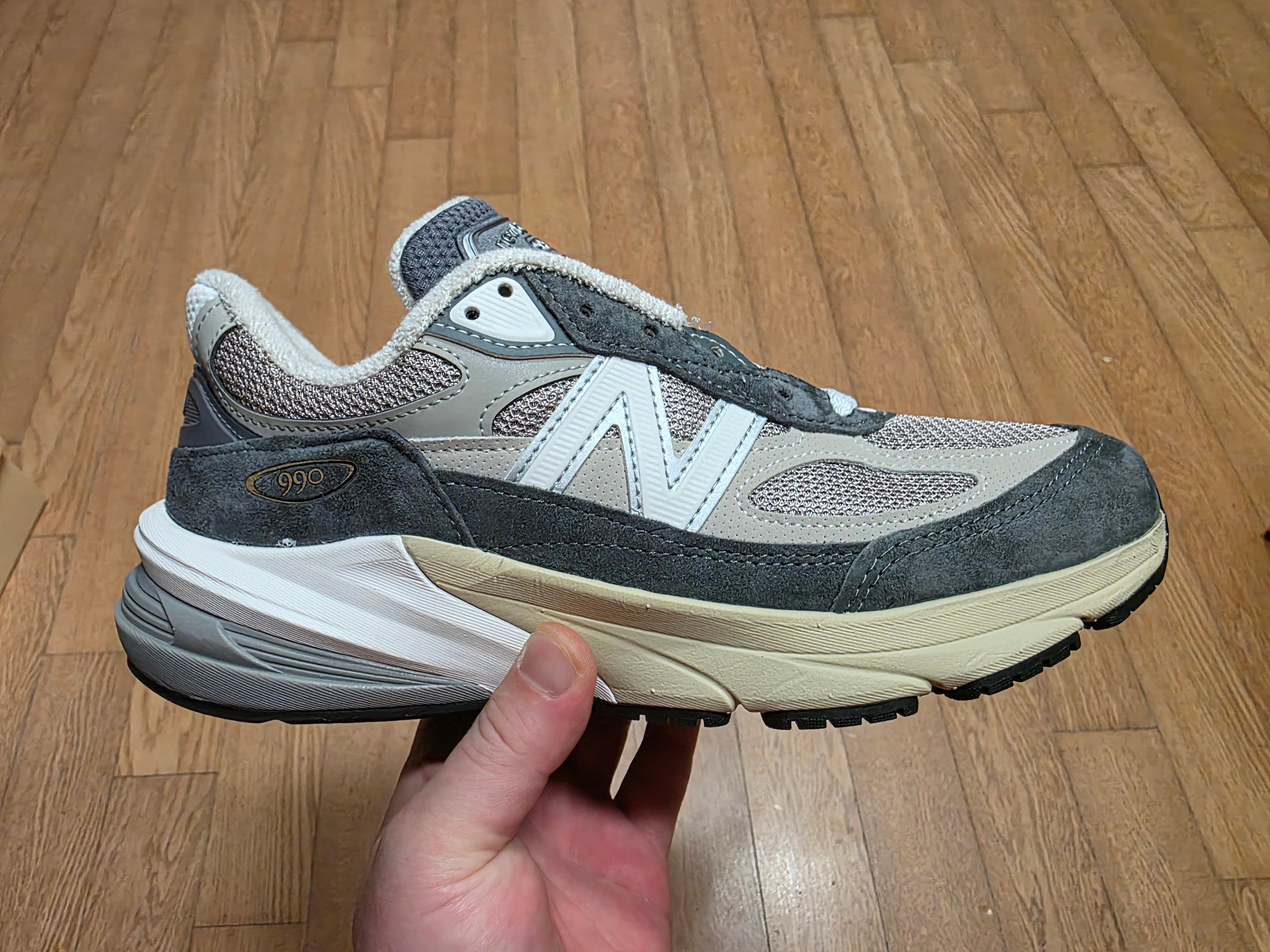 New Balance 990v6 Made in USA Castlerock Moonrock 착용 스타일 - 3