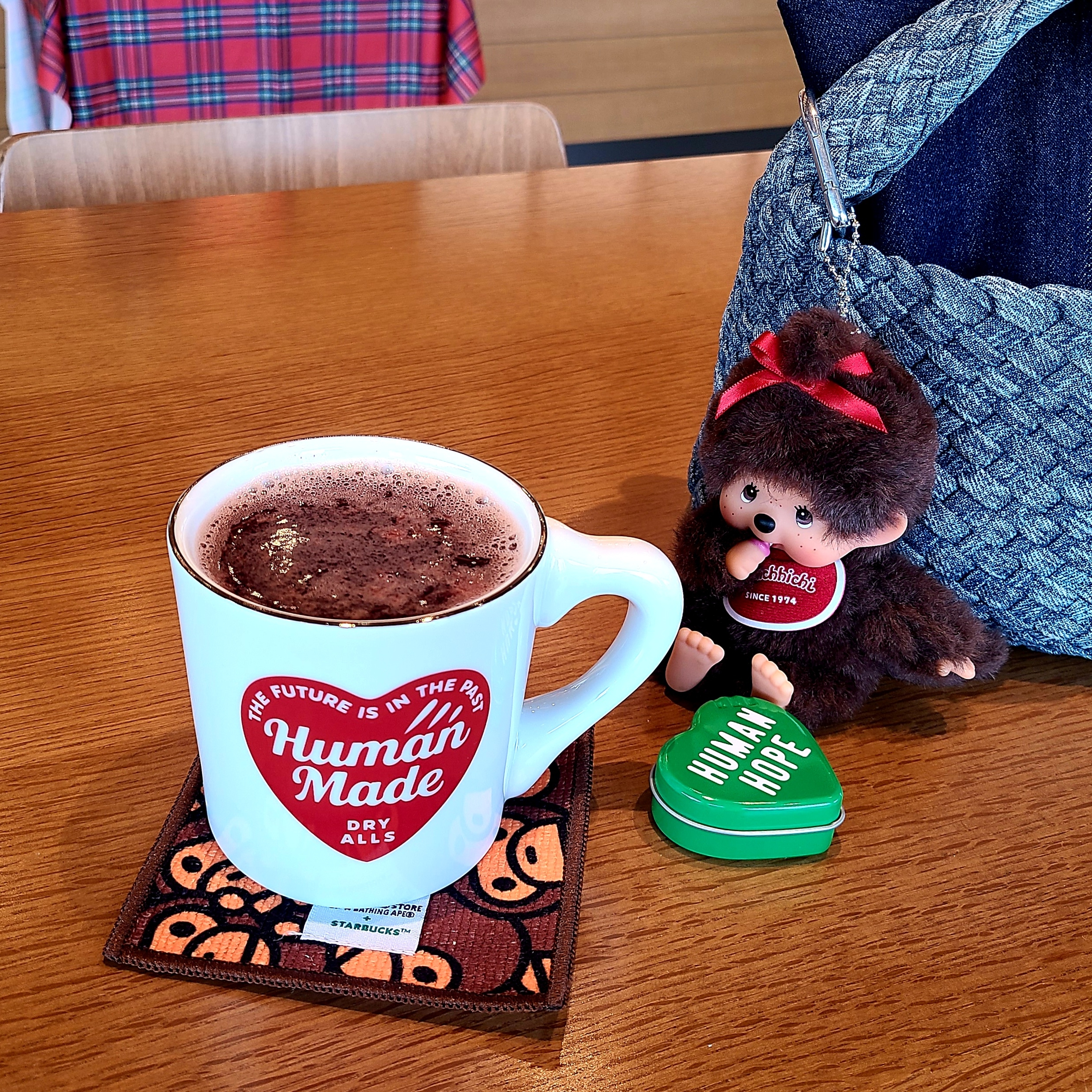 Human Made Coffee Mug White, Starbucks x BAPE Baby Milo Coaster Pink Green (Set of 4) 착용 스타일