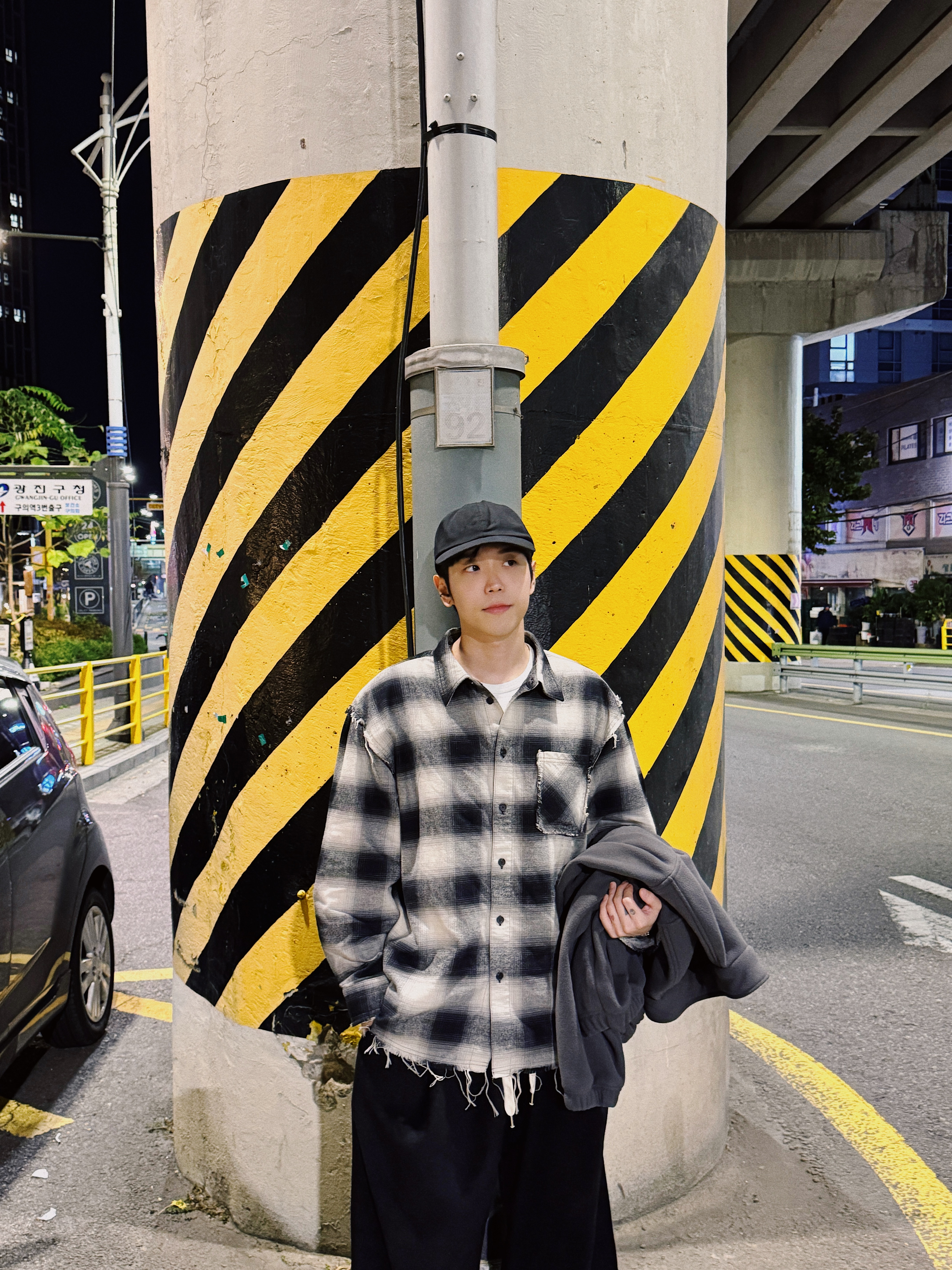 Helinox x Post Archive Faction (PAF) 15th Anniversary Technical Cap Right Black, Maison Mihara Yasuhiro Blakey OG Sole Canvas Low-top Sneakers White 착용 스타일 - 6