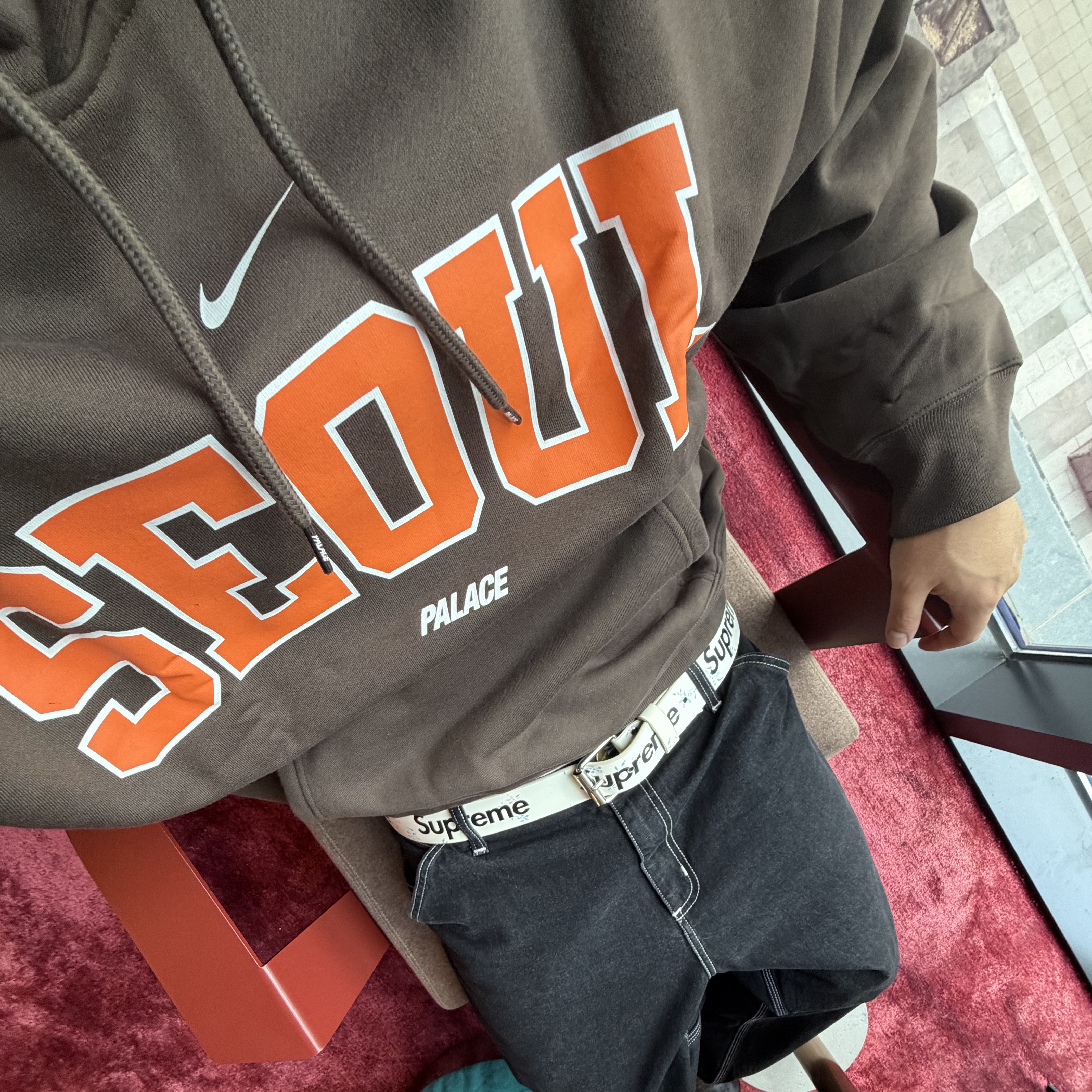 Palace x Nike Shop Hood Hongdae Brown - 25FW 착용 스타일 - 1