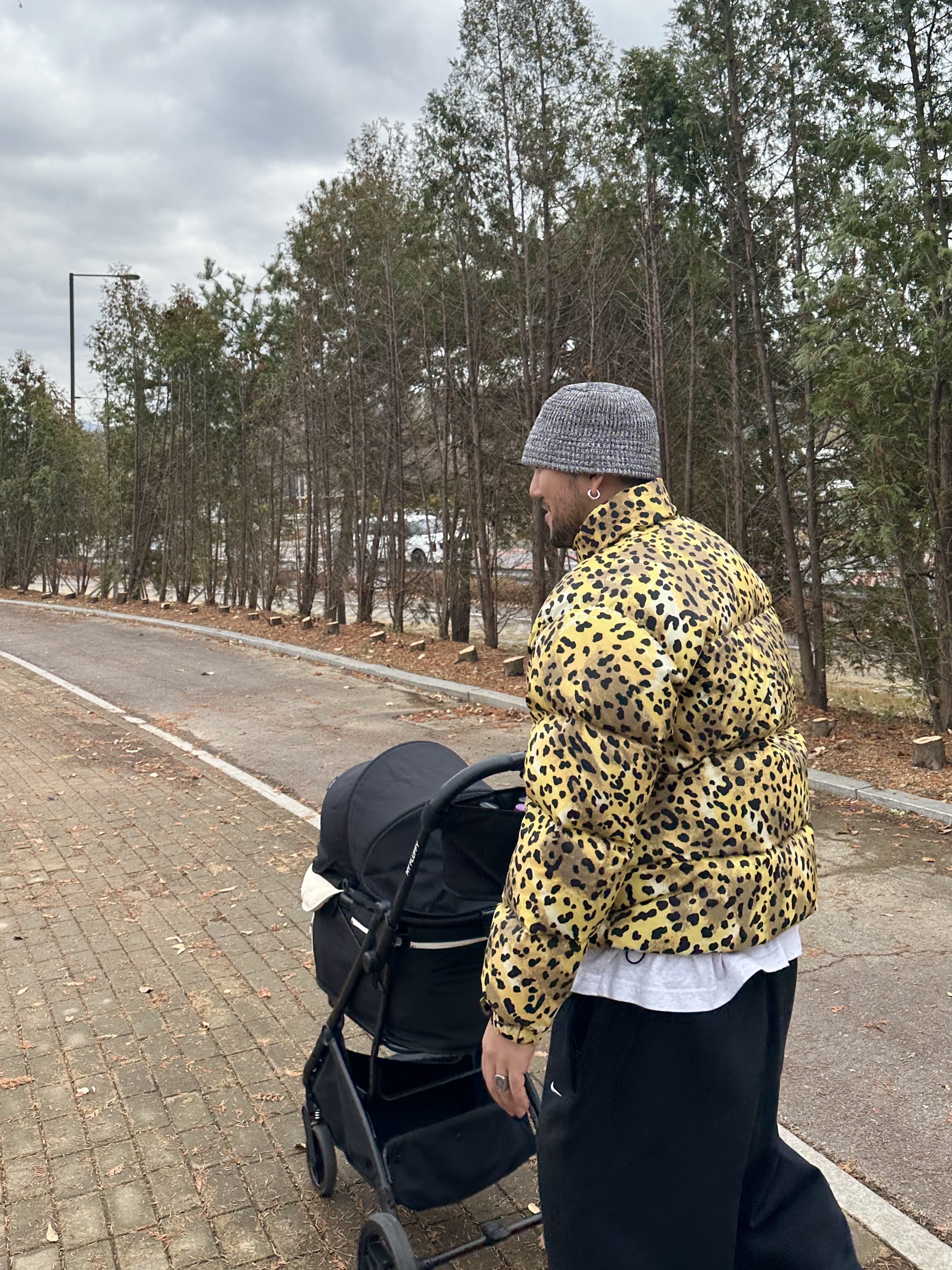 Stussy Mixed Yarn Knit Bucket Hat Black, Nike NRG Solo Swoosh Fleece Pants Black - US/EU 착용 스타일 - 5