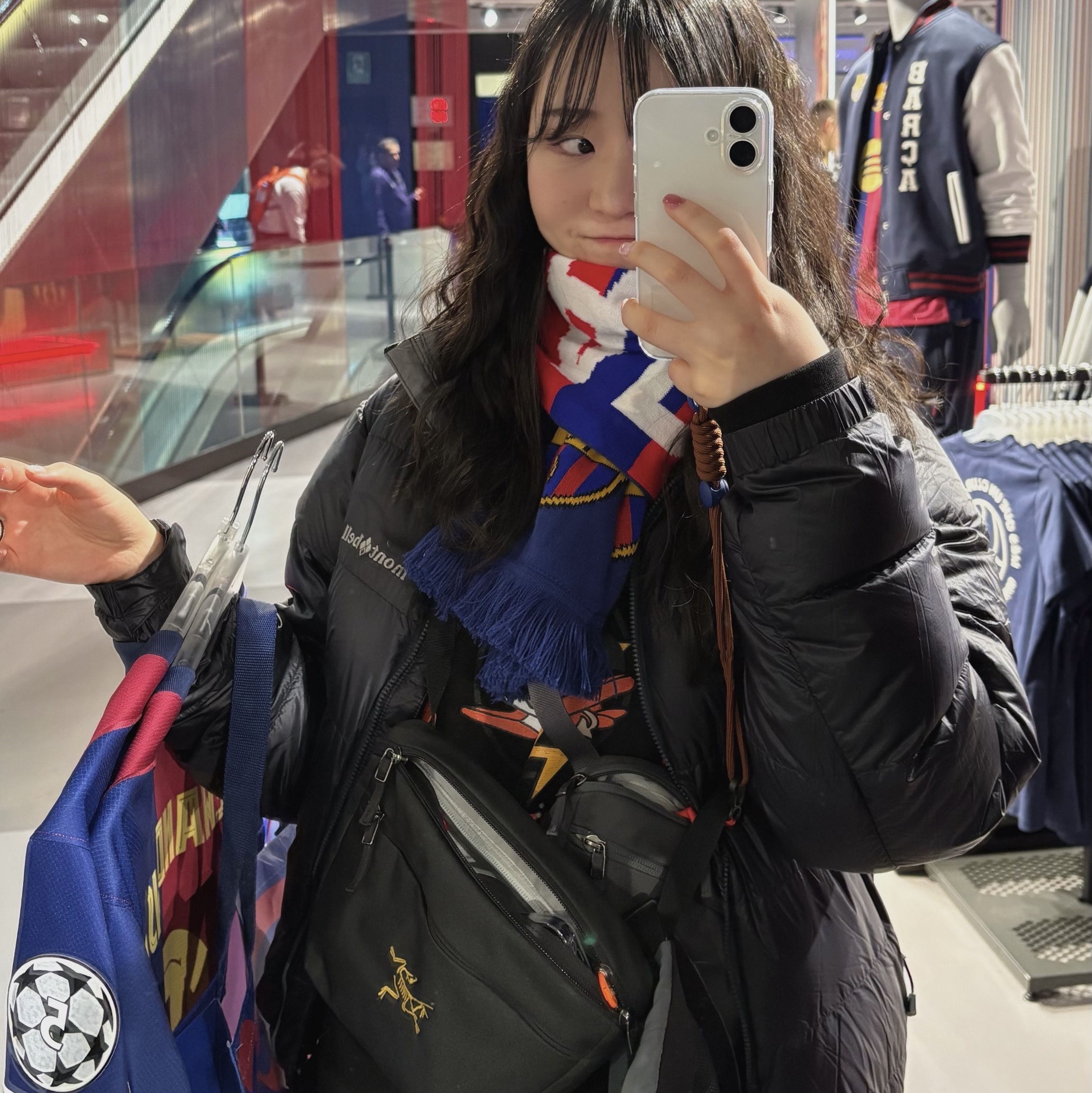 Montbell Alpine Down Parka Black, Mizuno Wave Prophecy LS Black 착용 스타일 - 2
